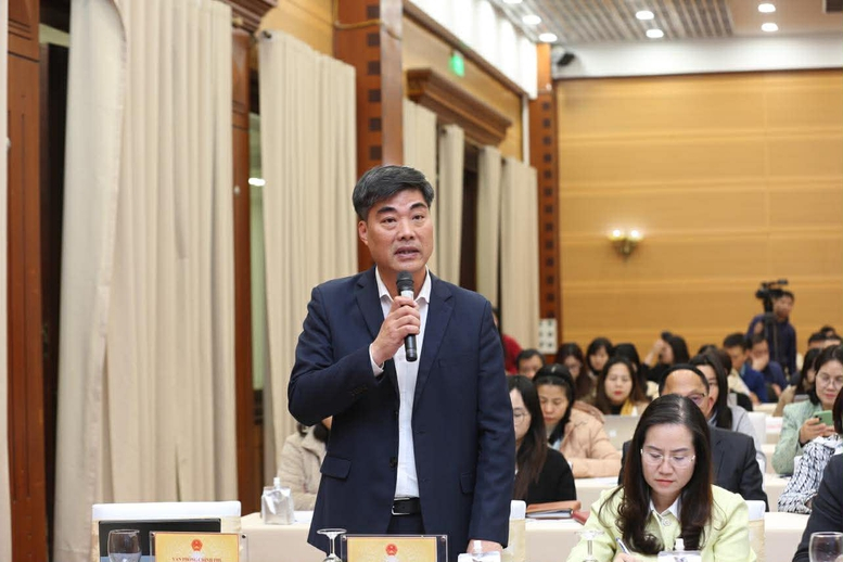 Việt Nam vượt mục tiêu 3.000km cao tốc Ông Nguyễn Trí Đức - Chánh Văn phòng, Người phát ngôn Bộ Xây dựng trả lời câu hỏi của phóng viên tại họp báo - Ảnh: VGP/Minh Khôi