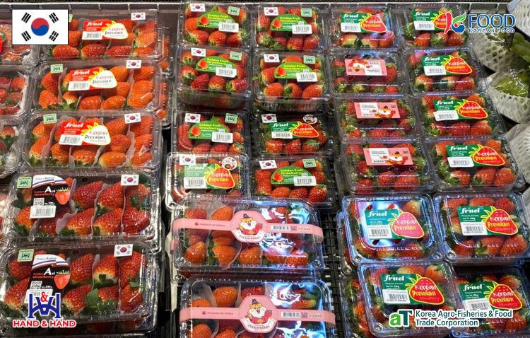 Dâu tây Hàn Quốc cao cấp trưng bày tại siêu thị