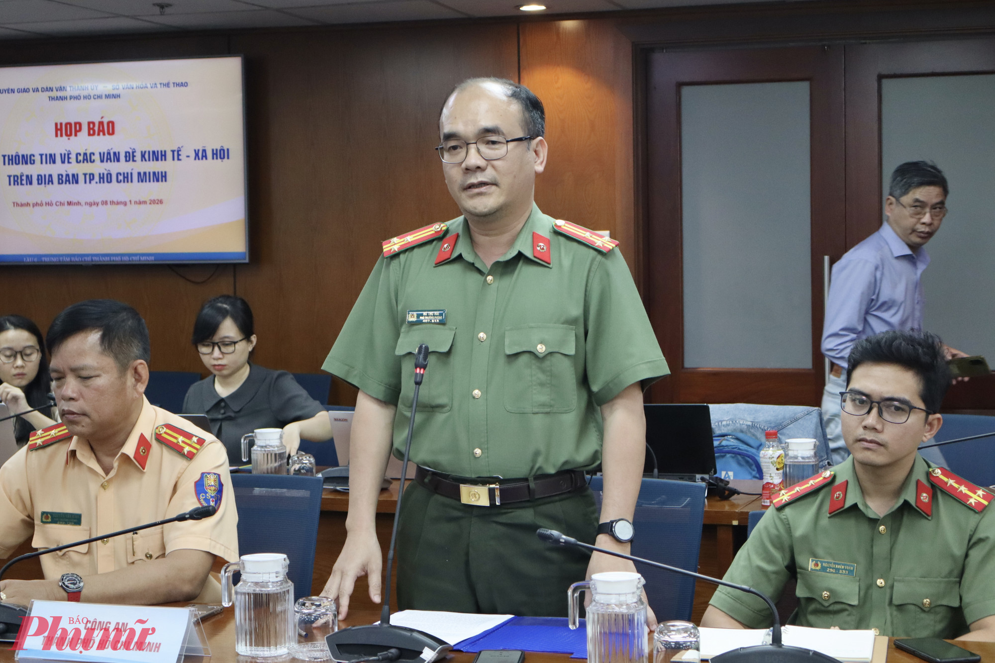 Thượng tá Hồ Thọ Hải – Phó Trưởng Phòng An ninh mạng và phòng, chống tội phạm sử dụng công nghệ cao (PA05), Công an TPHCM thông tin trong buổi họp báo - Ảnh: Thanh Tâm