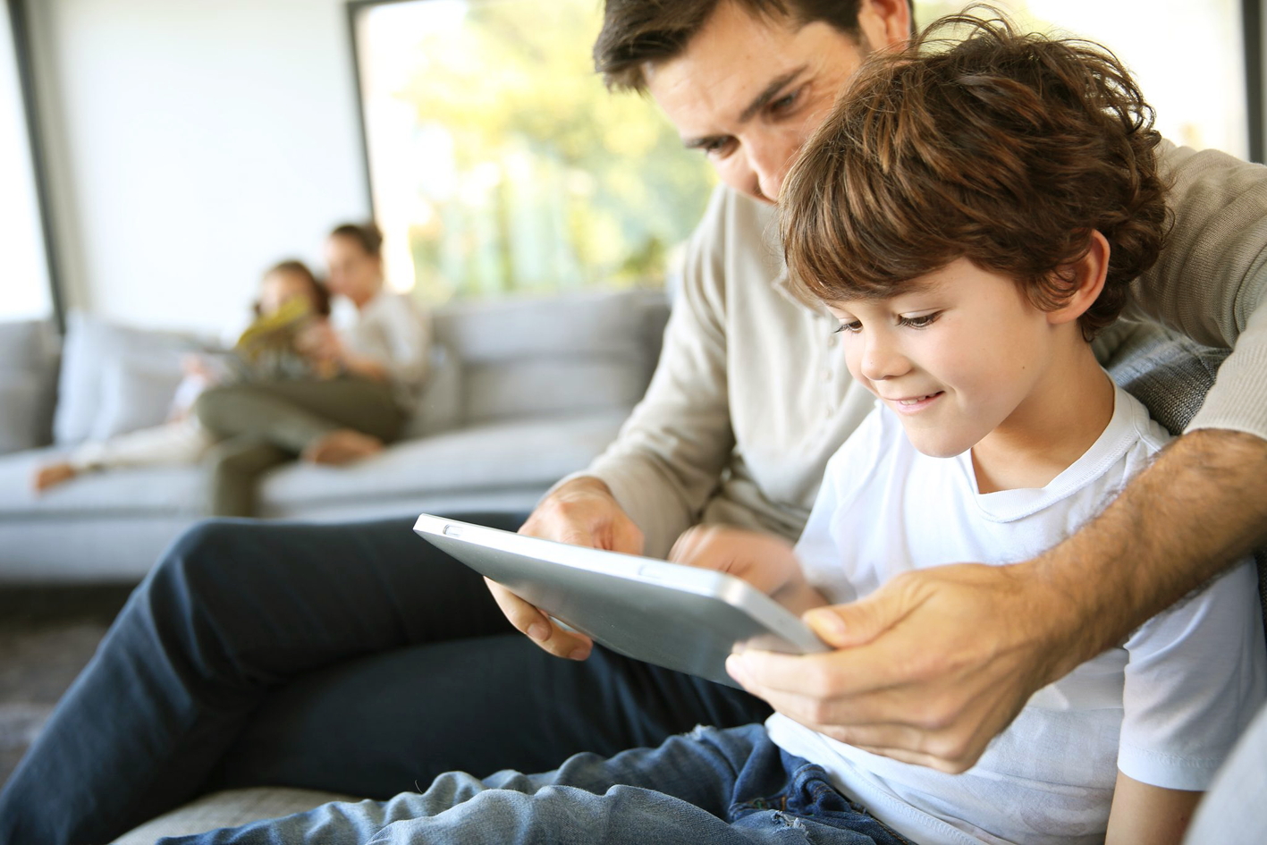 Mối liên kết gia đình giúp cha mẹ đồng hành cùng con  - Ảnh minh họa: Shutterstock 