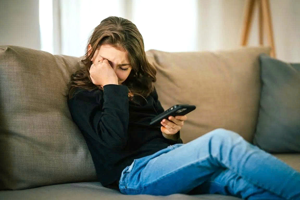 Nhiều trẻ em đứng trước nguy cơ bị tổn thương vì bạn ảo trên mạng - Ảnh minh họa: Getty Images