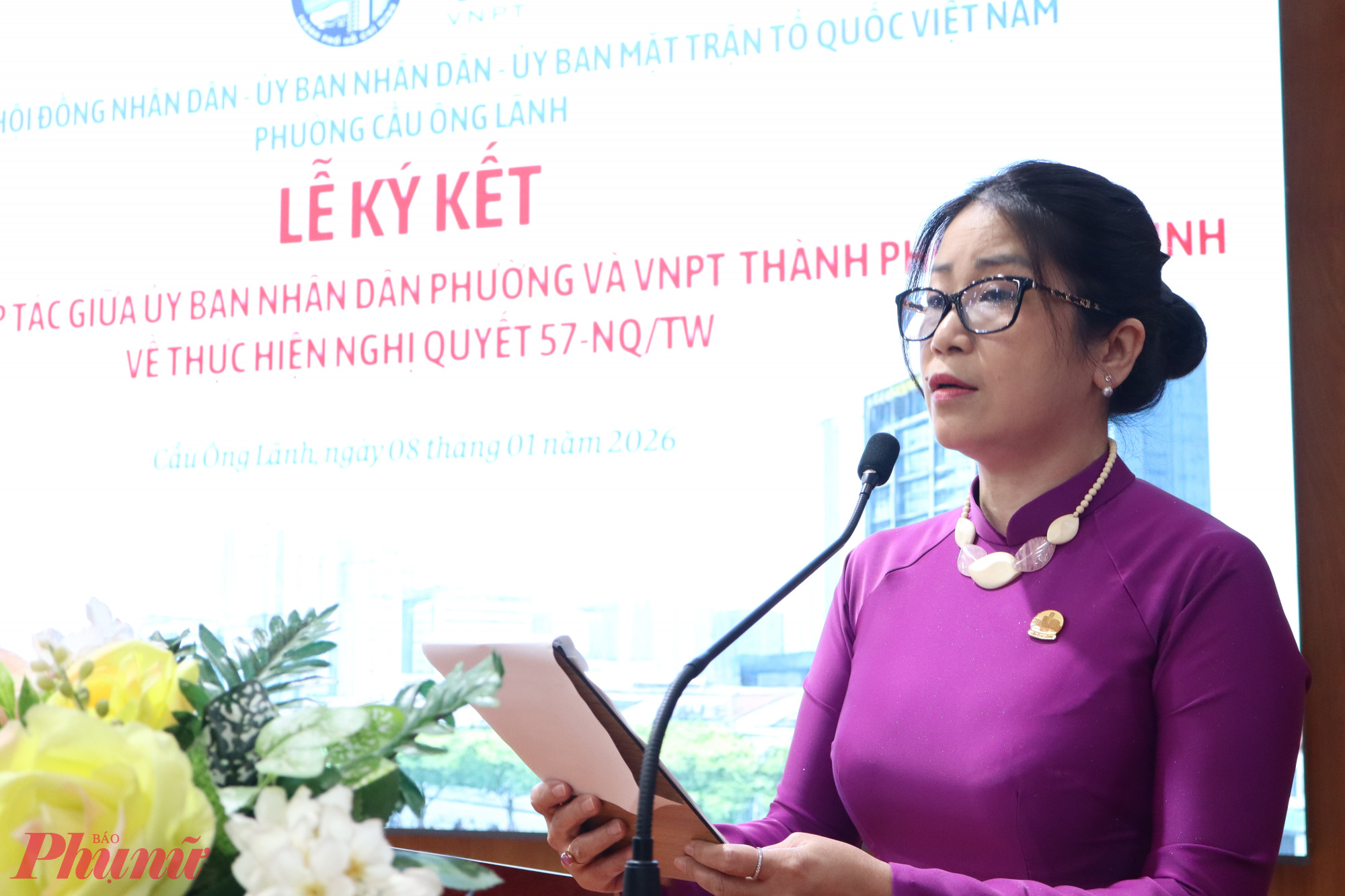 Phường Cầu Ông Lãnh lấy người dân làm trung tâm trong chuyển đổi số Bà Trương Thị Minh Dung - Chủ tịch UBND phường Cầu Ông Lãnh phát biểu tại buổi lễ ký kết - Ảnh: Thanh Tâm