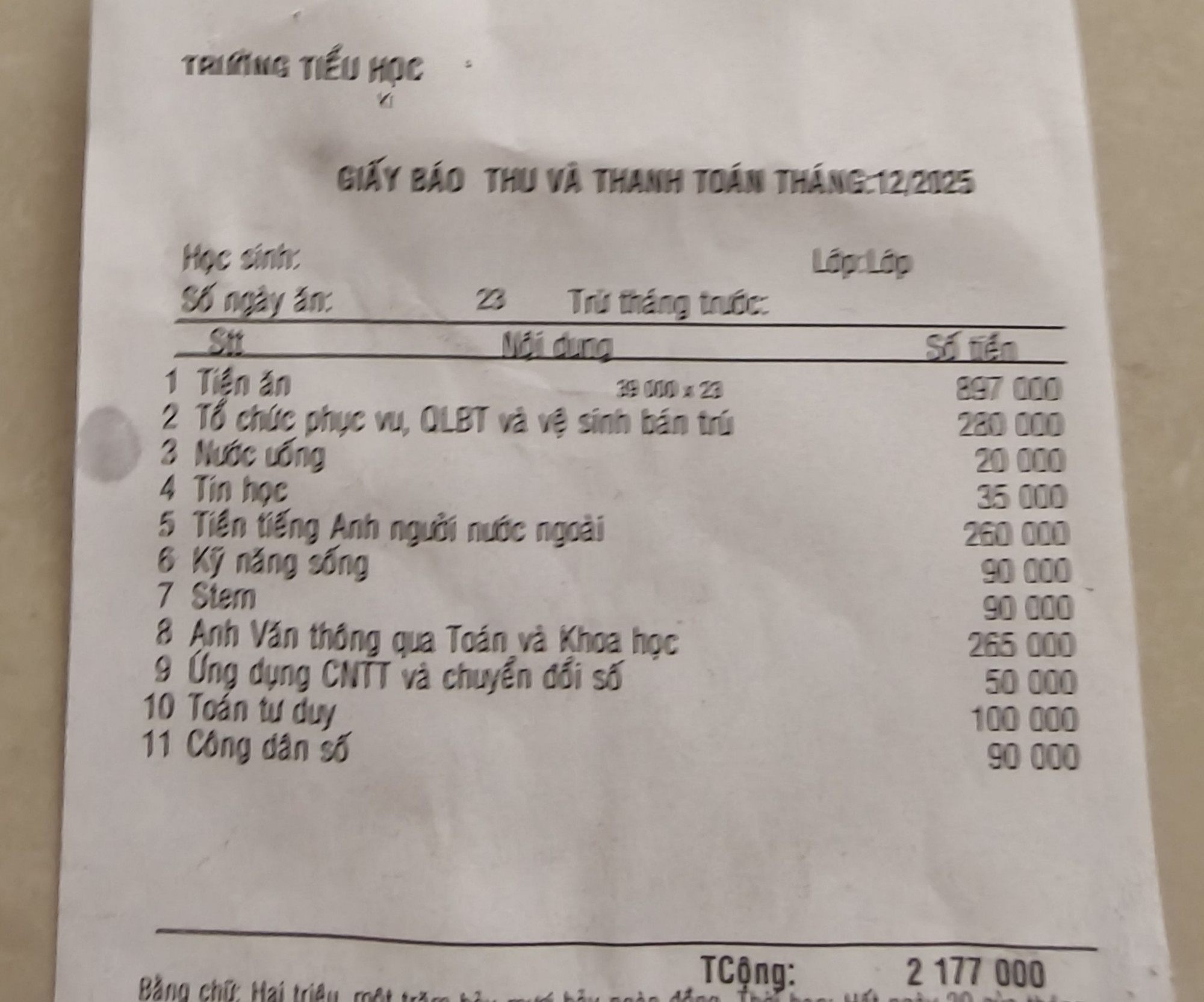 Phiếu thu của một trường tiểu học tại TPHCM 