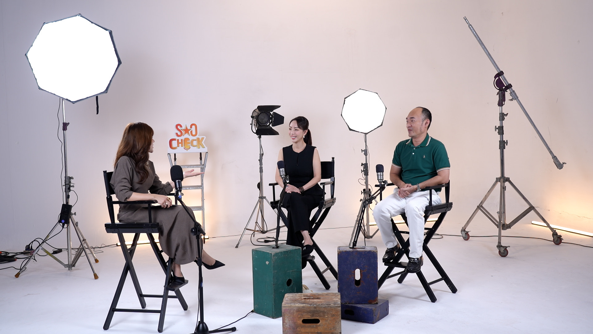 Vợ chồng Thu Trang- Tiến Luật thoải mái chia sẻ những thói quen riêng tư của cả 2 trong chương trình 