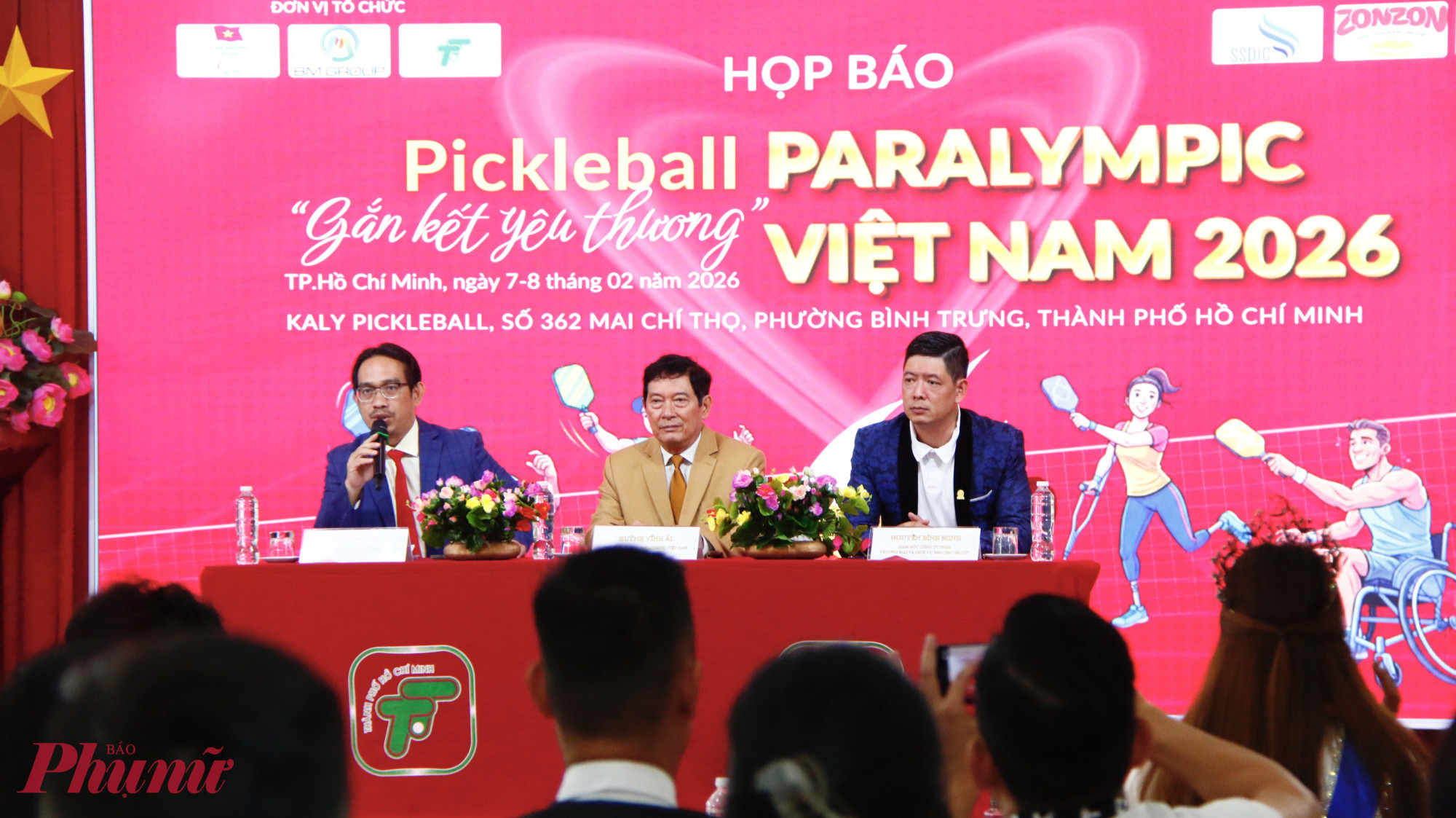 Đại diện Ban tổ chức chủ trì buổi họp báo