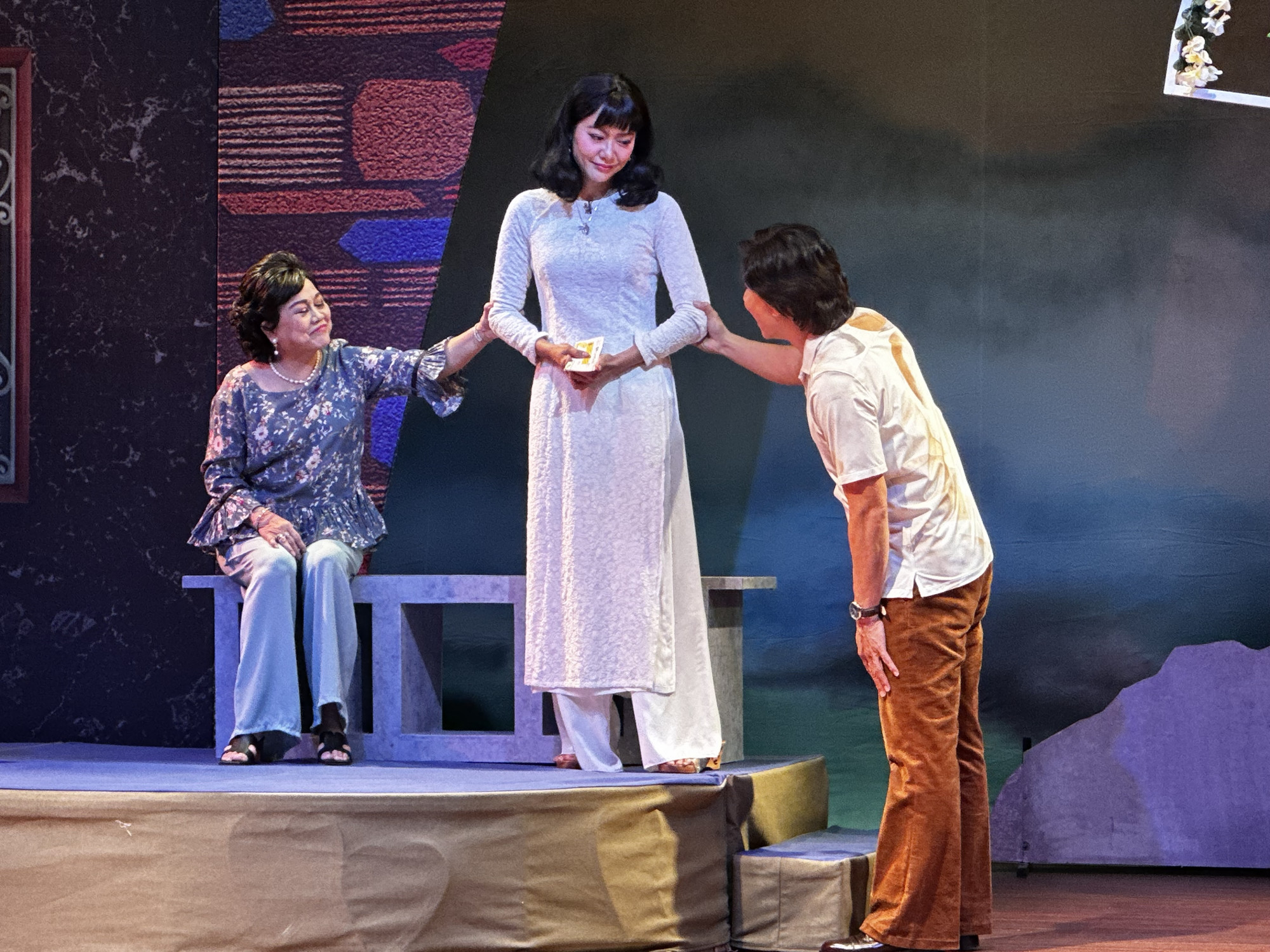 Sự góp mặt của những nghệ sĩ giỏi nghề thêm một điểm cộng, mang lại sức hấp dẫn cho Hẹn nhau ở cuối con đường.