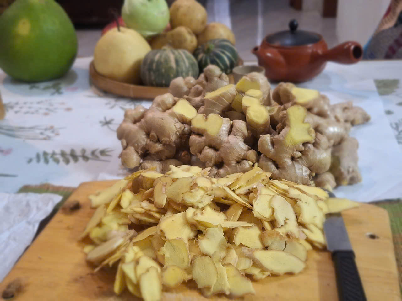 : Gừng tươi - vị thuốc nam giúp trừ hàn, làm ấm trung tiêu, giải độc hiệu quả. Ảnh: An Hà