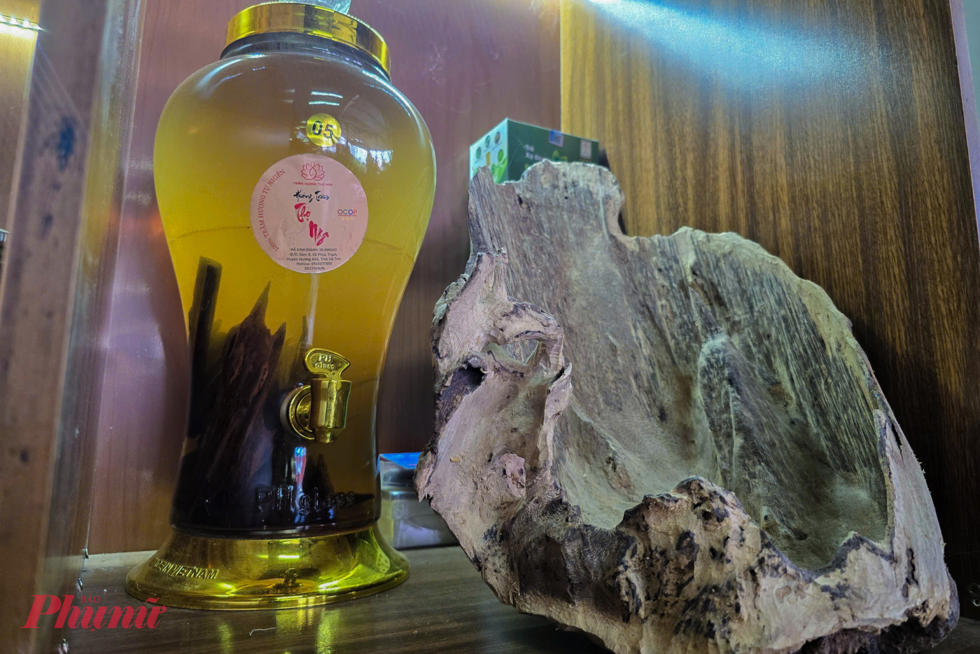 “Tinh hoa” từ cây dó bầu còn được một số cơ sở sản xuất làm thành rượu trầm hương.