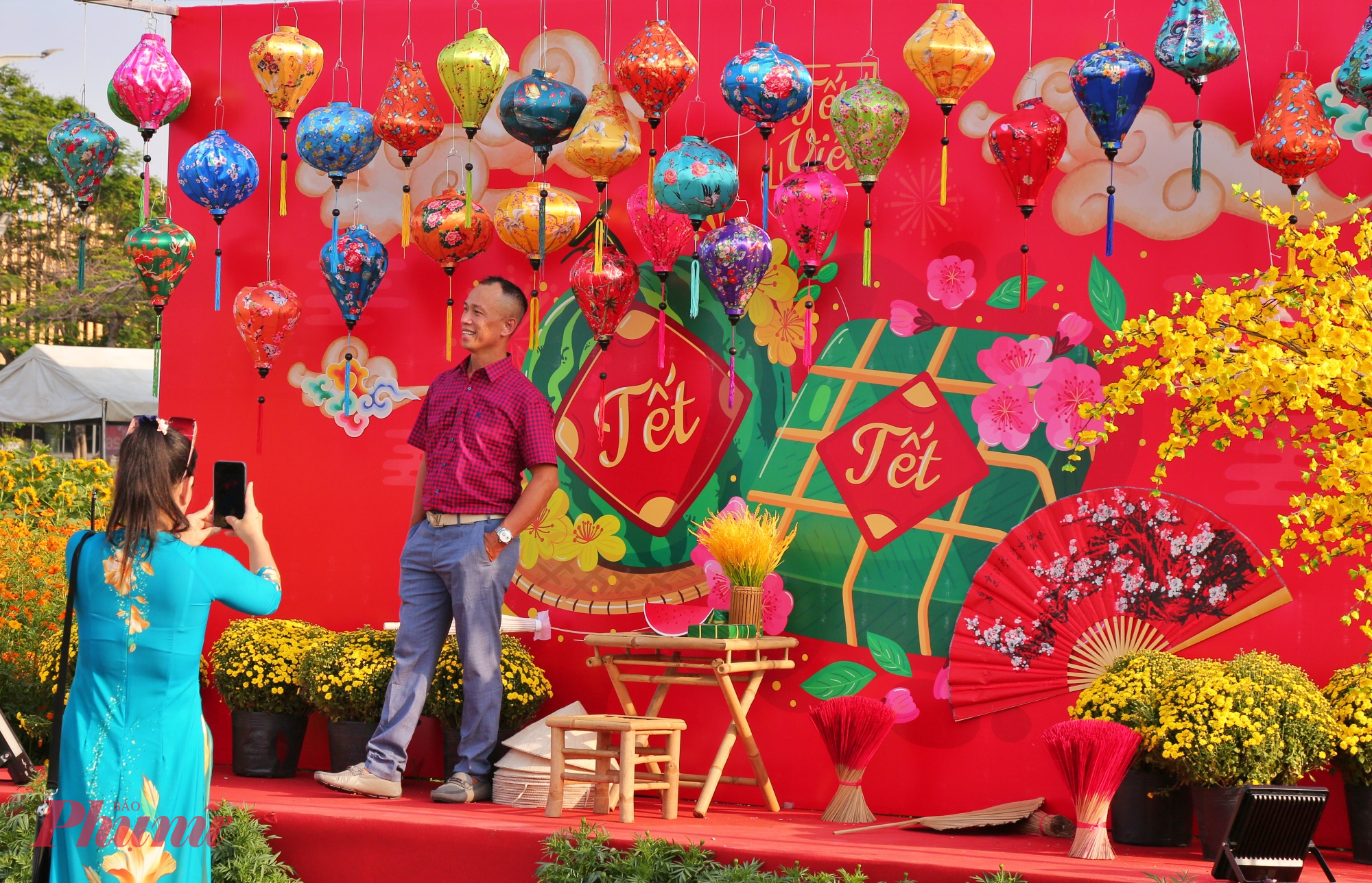 được tái hiện sống động, giúp người xem như đi trọn hành trình xuân từ Bắc chí Nam rồi xuôi về miền Tây sông nước.