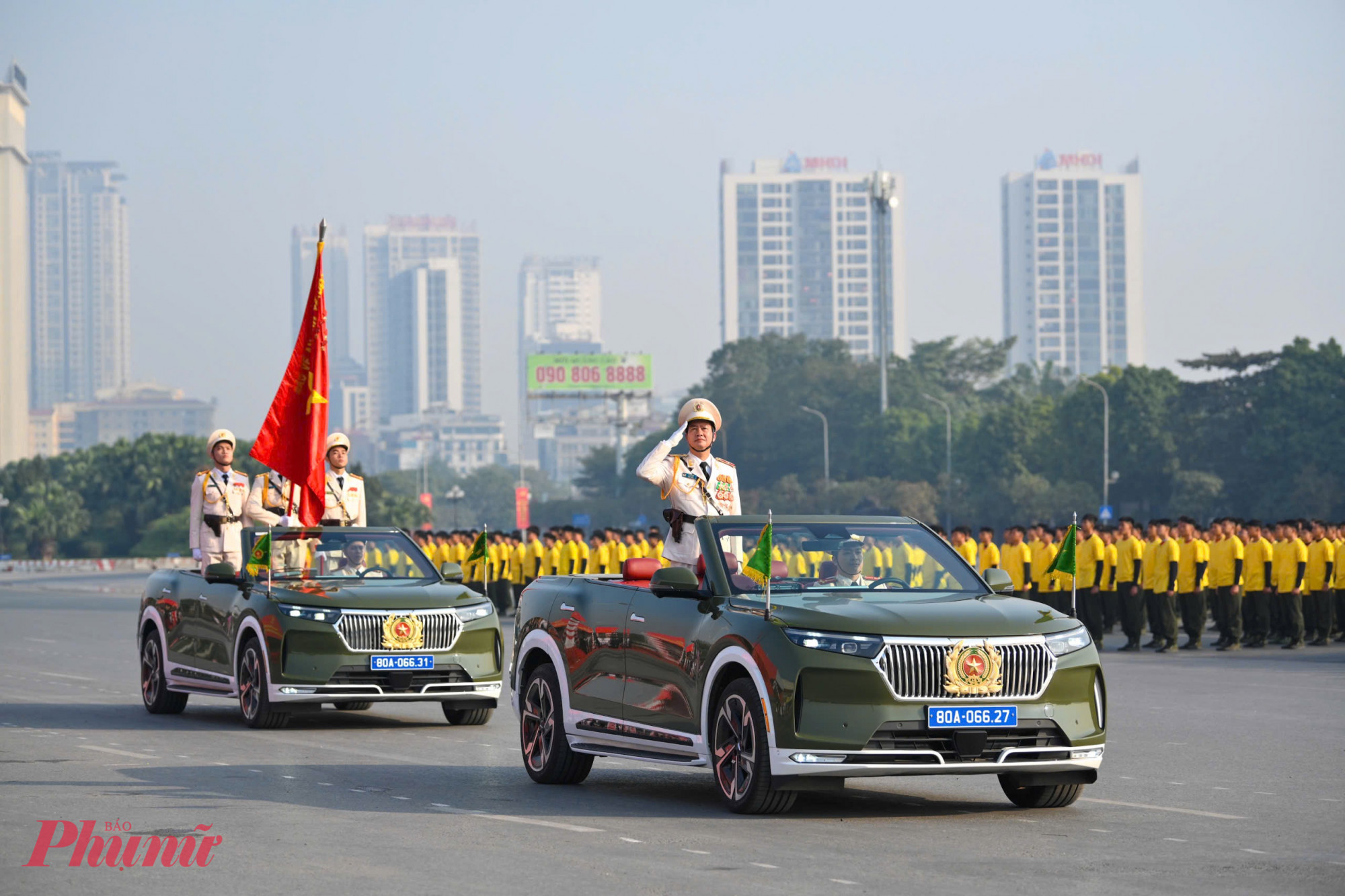 Trong nội dung diễu hành phương tiện và biểu dương lực lượng, đi đầu là Xe chỉ huy giao thông dẫn đoàn.