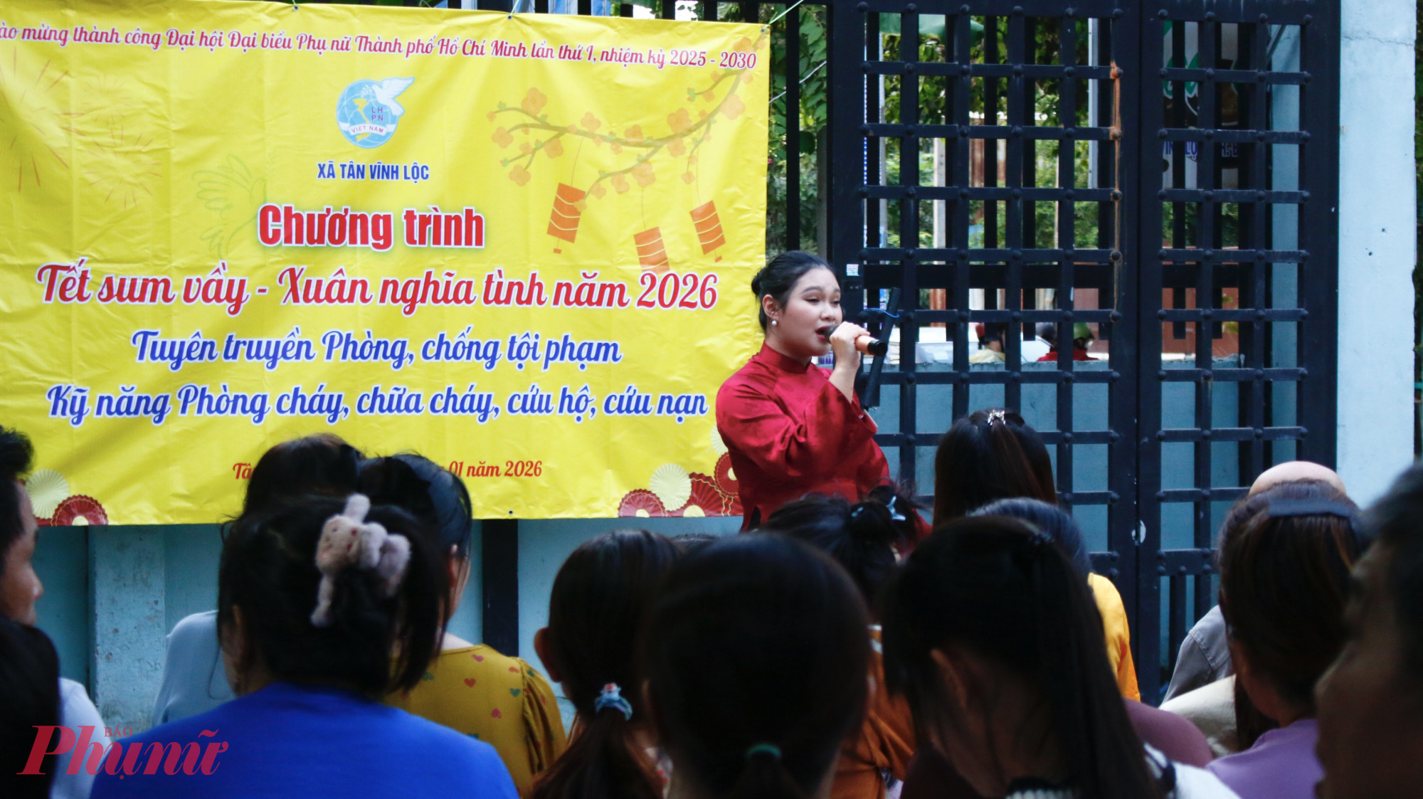 Tối 10/1, Hội LHPN xã Tân Vĩnh Lộc, TPHCM tổ chức chươg trình “Tết sum vầy – Xuân nghĩa tình” tại  khu nhà trọ của ông Bùi Văn Cuội.