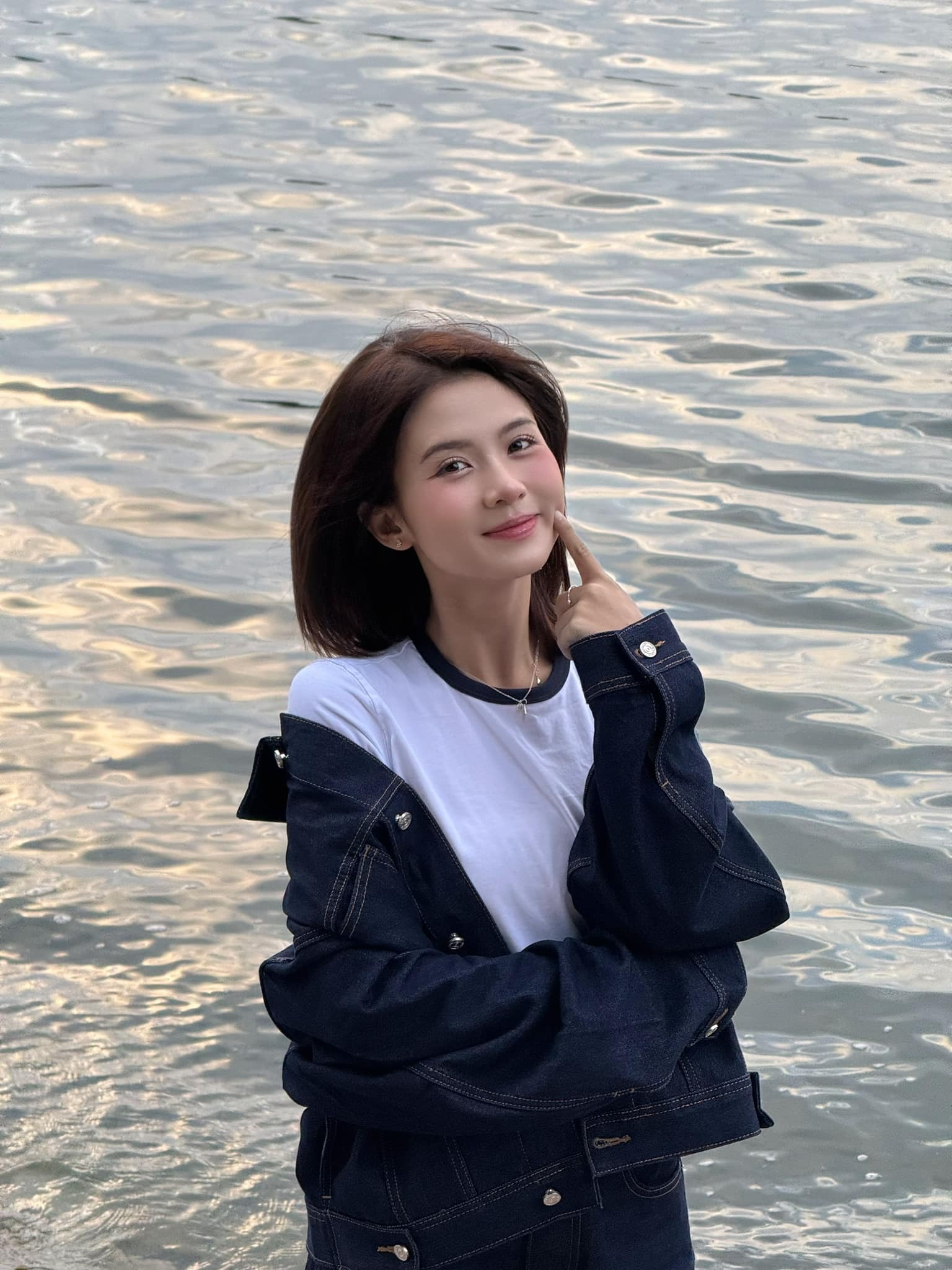 Dù các tranh cãi xoay quanh đời tư vẫn chưa hoàn toàn lắng xuống, không thể phủ nhận rằng nhan sắc và gu thẩm mỹ của Chang Mây vẫn là yếu tố giúp cô giữ được sức hút nhất định