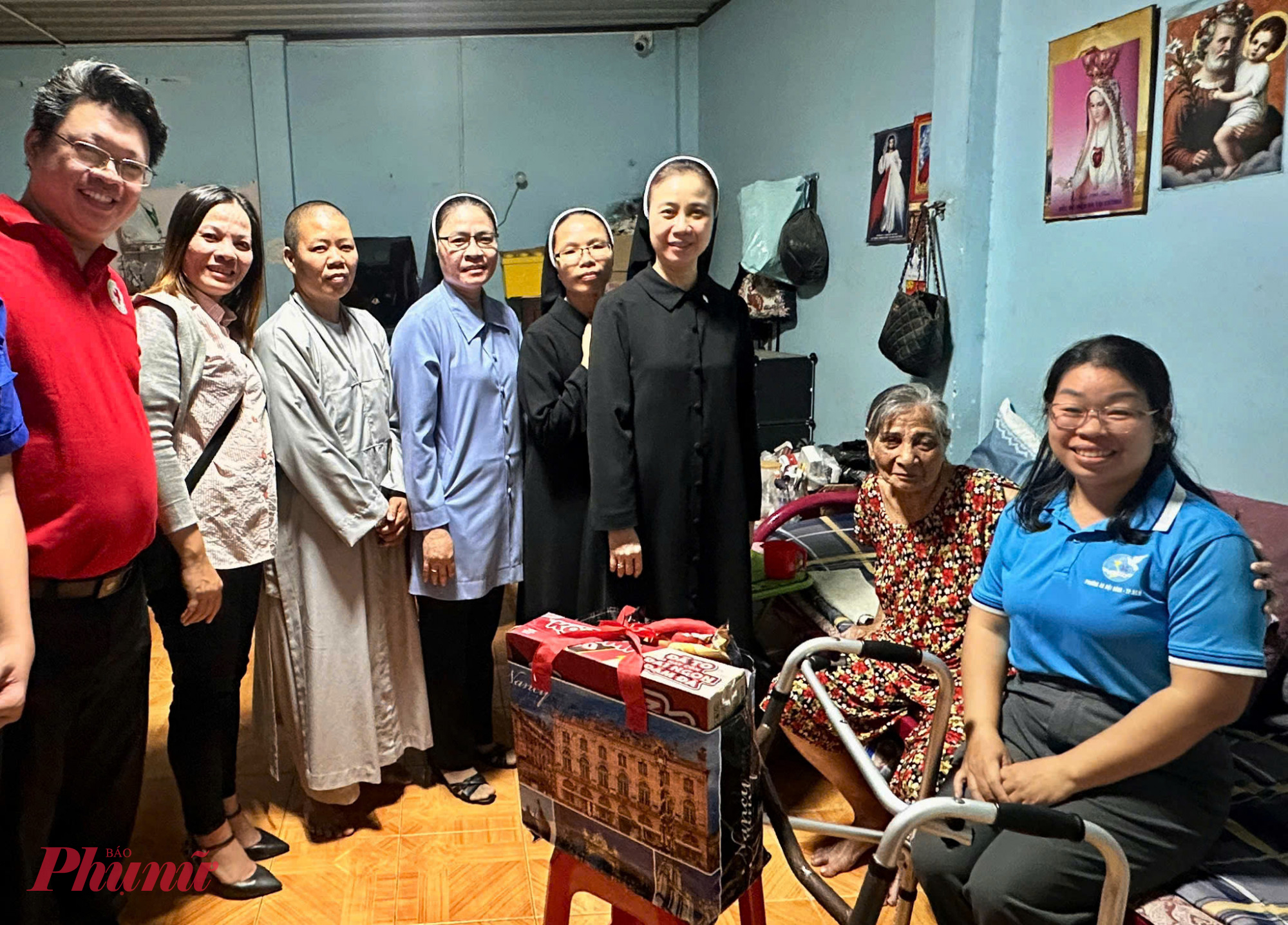 Ủy ban MTTQ Việt Nam phường An Hội Đông và Hội LHPN phường phối hợp tổ chức chương trình chăm lo an sinh xã hội và Ngày hội “Nữ tu làm công tác xã hội từ thiện”- Ảnh: T.N.