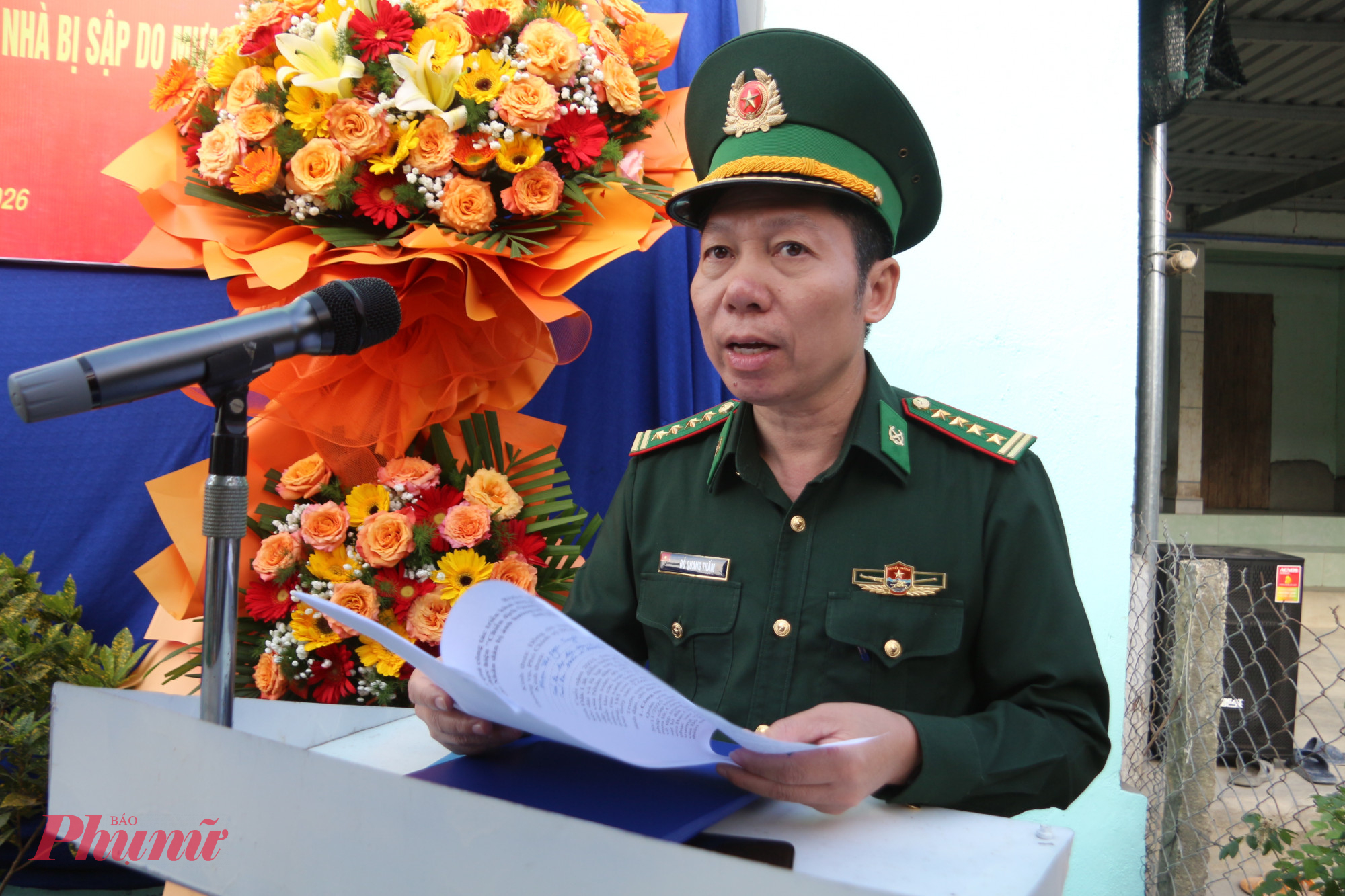 Đại tá Vũ Quang Thấm, Phó Chính ủy Bộ chỉ huy quân sự tỉnh Đắk Lắk kiêm Chính ủy Ban Chỉ huy Bộ đội Biên phòng tỉnh phát biểu tại buổi lễ