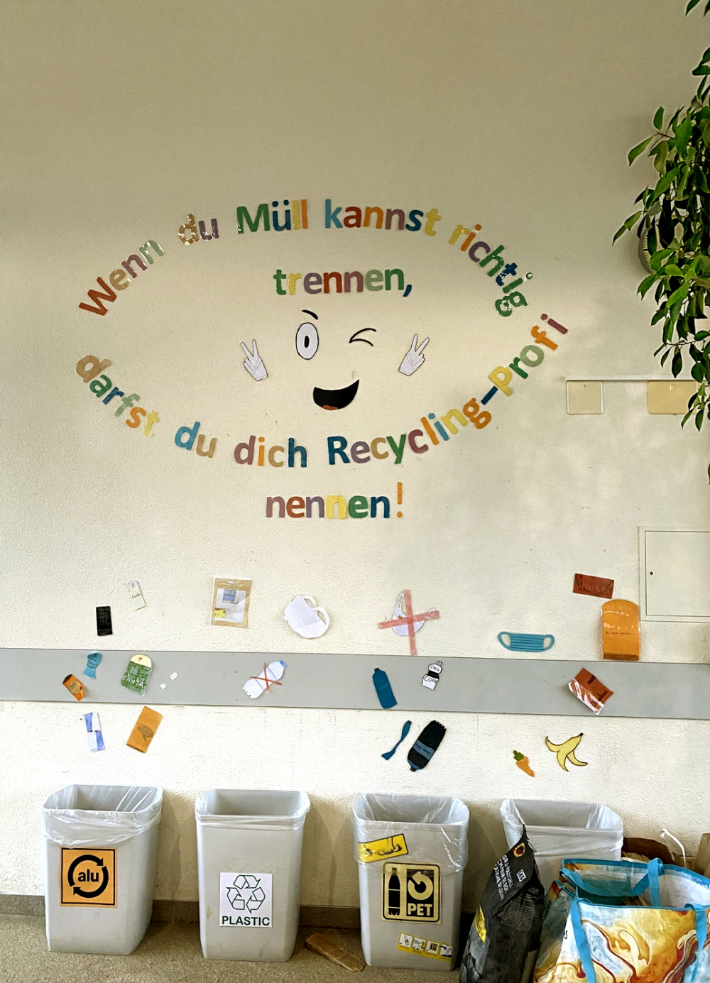 Ở Thụy Sĩ, phân loại rác thải là một trong những bài học đầu tiên học sinh cần được dạy tại trường