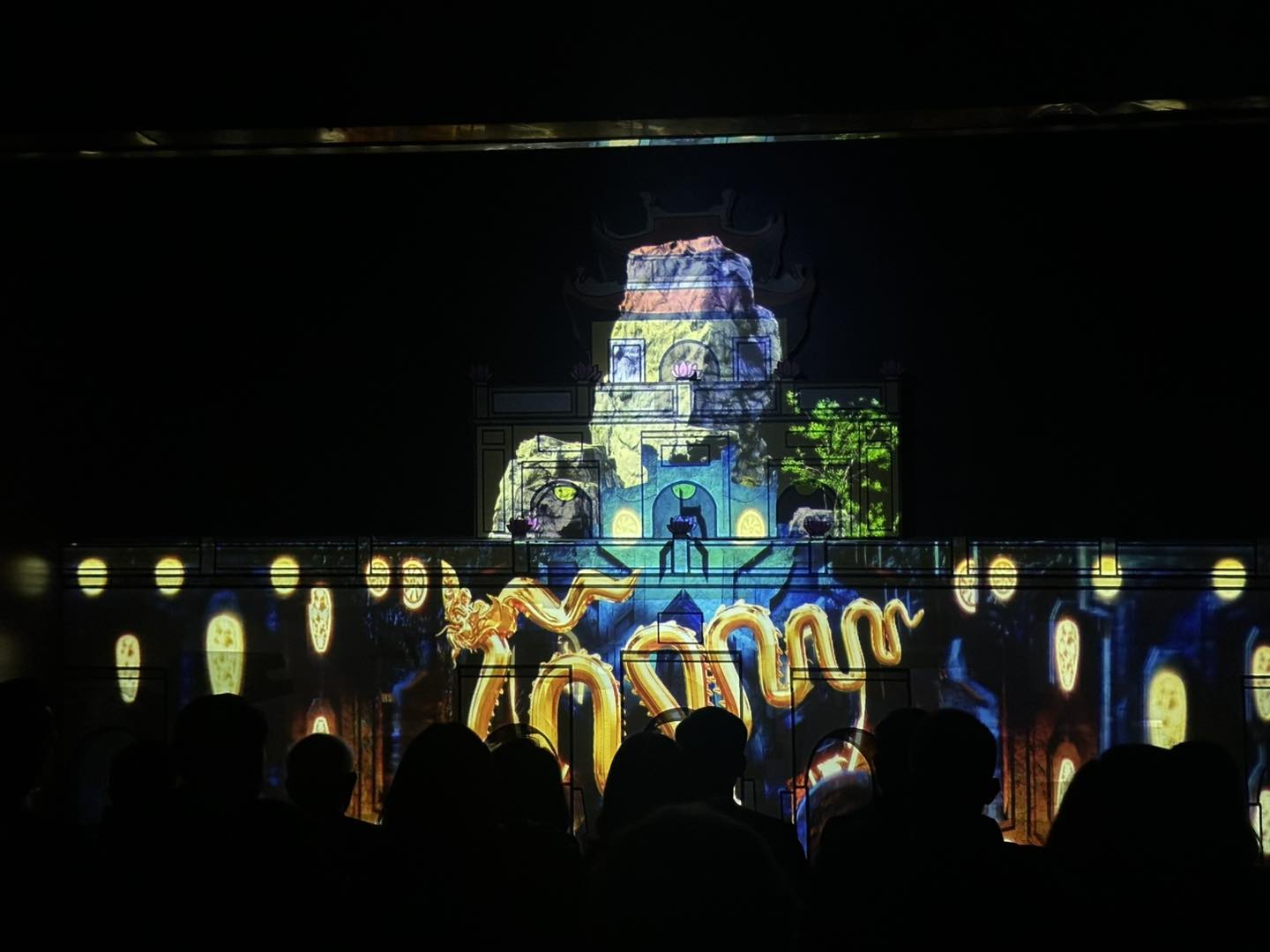 Chương trình biểu diễn Kinh Đô Thăng Long bằng công nghệ 3D Mapping kết hợp trải nghiệm không gian số. Ảnh: hoangthanhthanglong