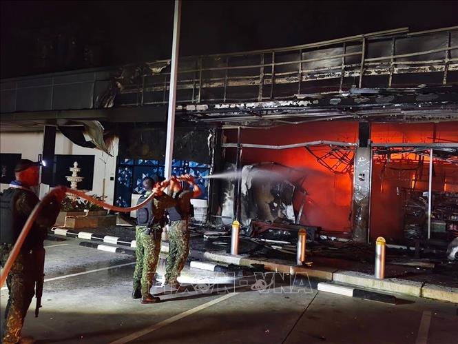 Hiện trường vụ nổ bom ở trạm xăng ở Narathiwat, Thái Lan sáng nay - Ảnh: TTXVN