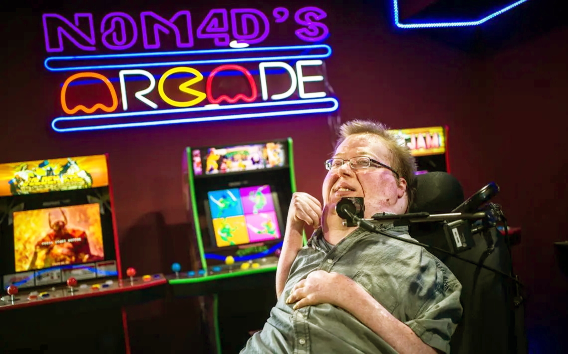 Game thủ chuyên nghiệp Randy “N0M4D” Fitzgerald (Mỹ) - ẢNH: JOE AHLQUIST (Postbulletin)