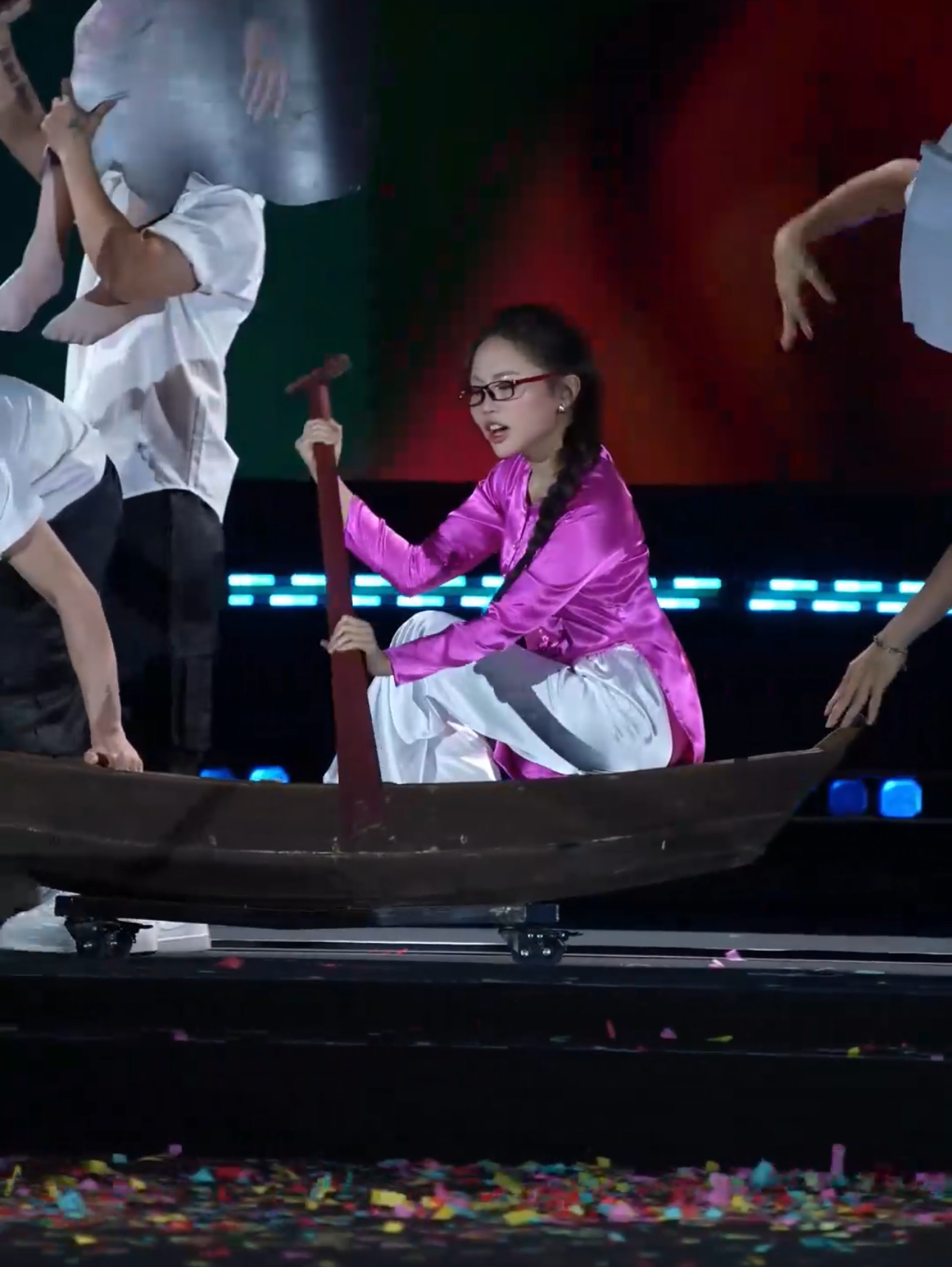 Phương Mỹ Chi tái hiện hình ảnh 13 năm trước tại Giọng hát Việt nhí