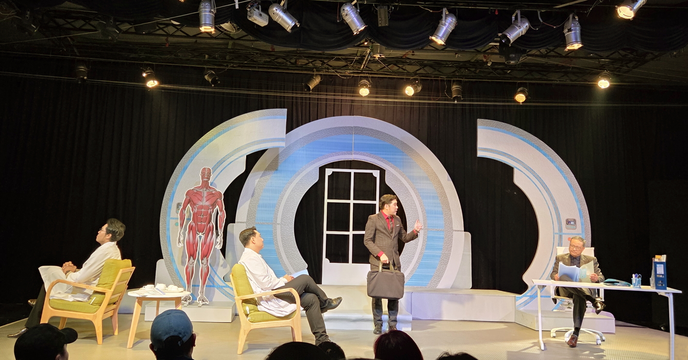 Lạc là vở kịch hiếm hoi đề cập đến góc khuất của ngành y tế - ẢNH: NGỌC TUYẾT