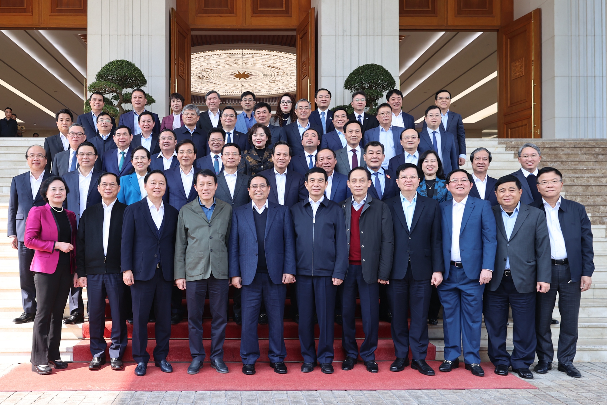 Tiếp tục sắp xếp, tinh gọn tổ chức bộ máy, đẩy mạnh thực hiện 3 đột phá chiến lược Thủ tướng và các đại biểu dự Hội nghị - Ảnh: VGP/Nhật Bắc