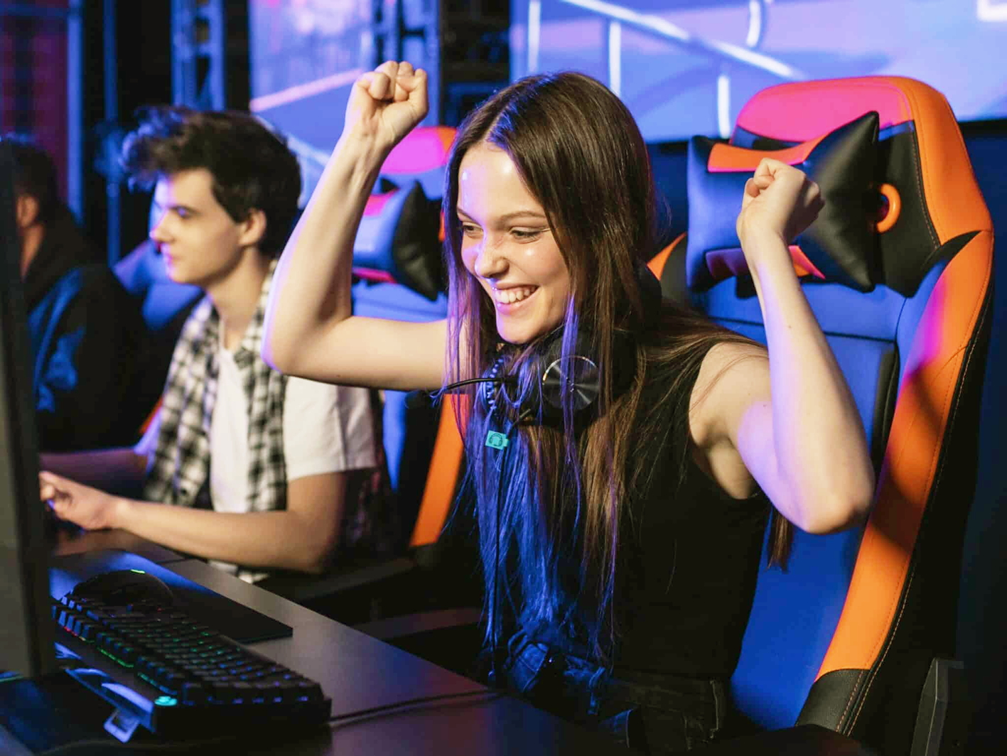 Nhiều bạn trẻ say mê game nhưng con đường thành công của game thủ chuyên nghiệp không bao giờ dễ dàng - Nguồn ảnh minh họa: Pexels