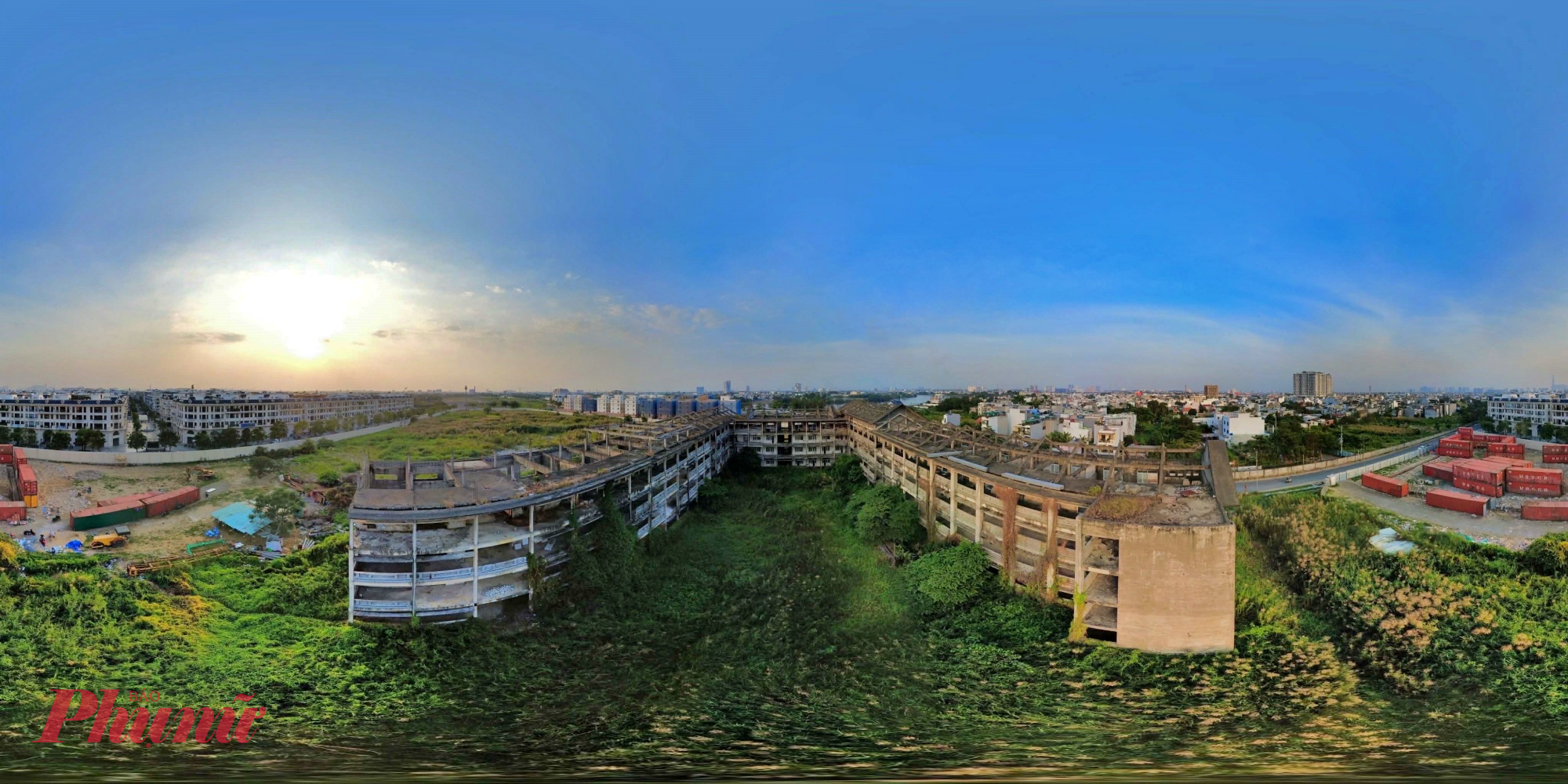 Theo ông Nguyễn Tư Hùng, Trưởng Phòng Xây dựng 3, Ban Quản lý đầu tư xây dựng công trình TP Thủ Đức, từ năm 2018 đến nay, dự án đã trải qua 3 lần điều chỉnh quy hoạch. Đến năm 2022, đơn vị thi công gặp khó khăn tài chính do ảnh hưởng của dịch Covid-19 nên xin ngừng thi công. Dự án sau đó được điều chỉnh quy hoạch, thiết kế và tổ chức đấu thầu lại. Hiện công trình đã được đưa vào kế hoạch đầu tư trung hạn giai đoạn 2026–2030, dự kiến tái khởi công vào quý III/2026.