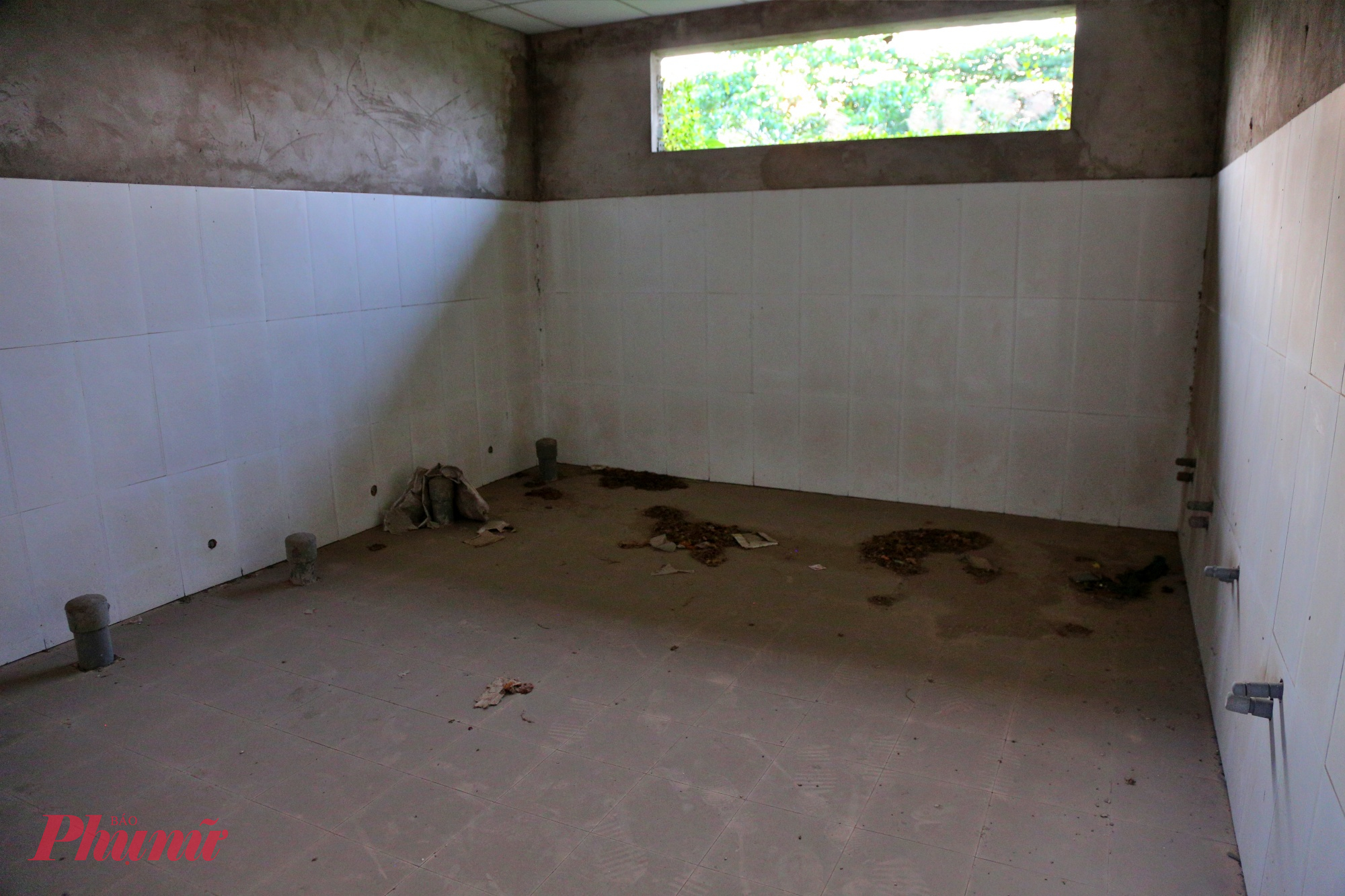 Phòng nhà vệ sinh cũng gần hoàn thiện