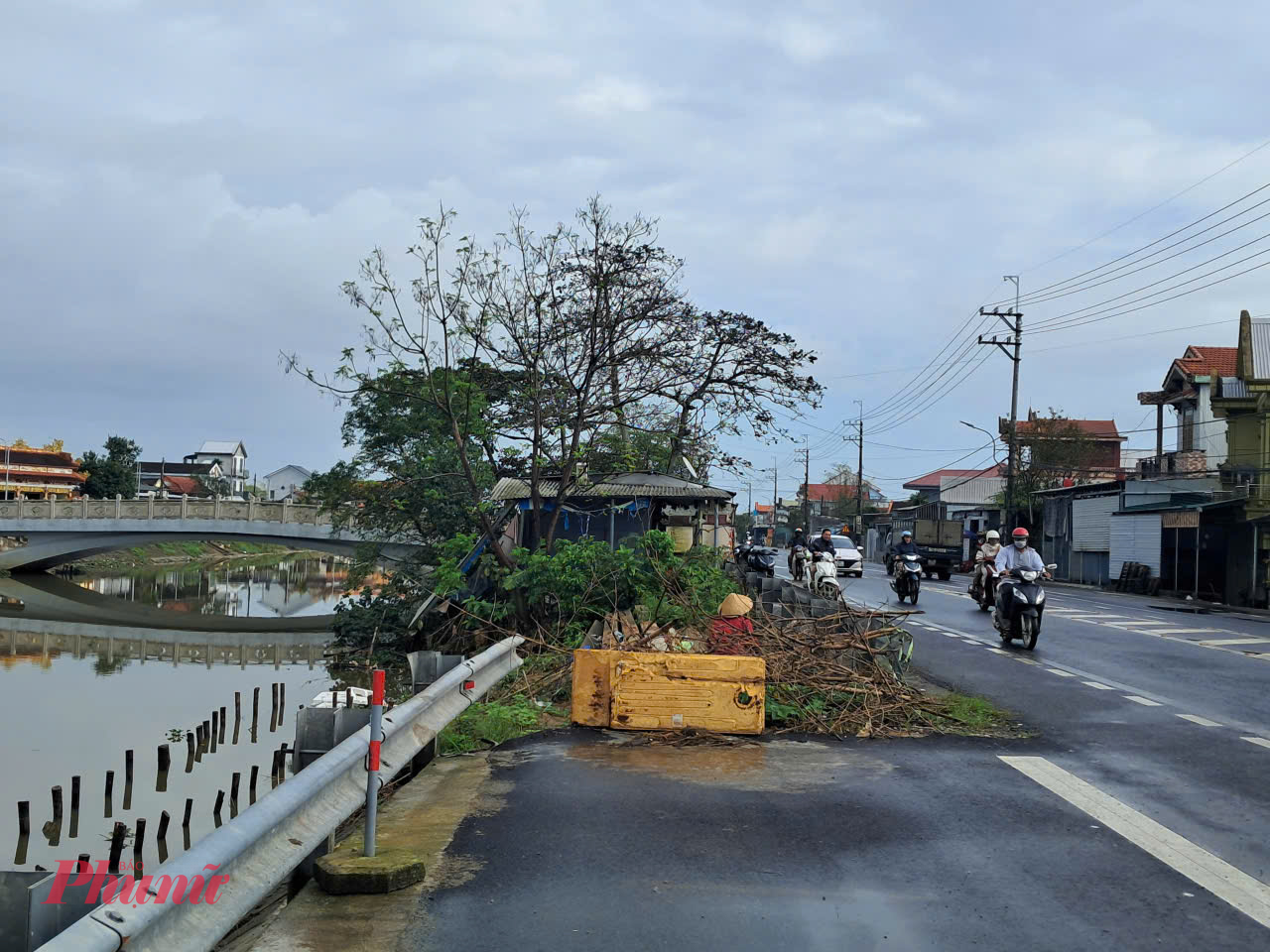 hạng mục đường gom và nút giao cầu Mỹ An-Quốc lộ 49 tiếp tục bị đình trệ
