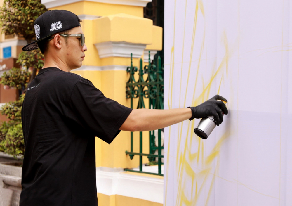 Nguyễn Công Danh - Quán quân cuộc thi artLIVE Graffiti Championship 2024 - trở lại với màn trình diễn vẽ nghệ thuật đường phố - ẢNH: HỒNG NGA