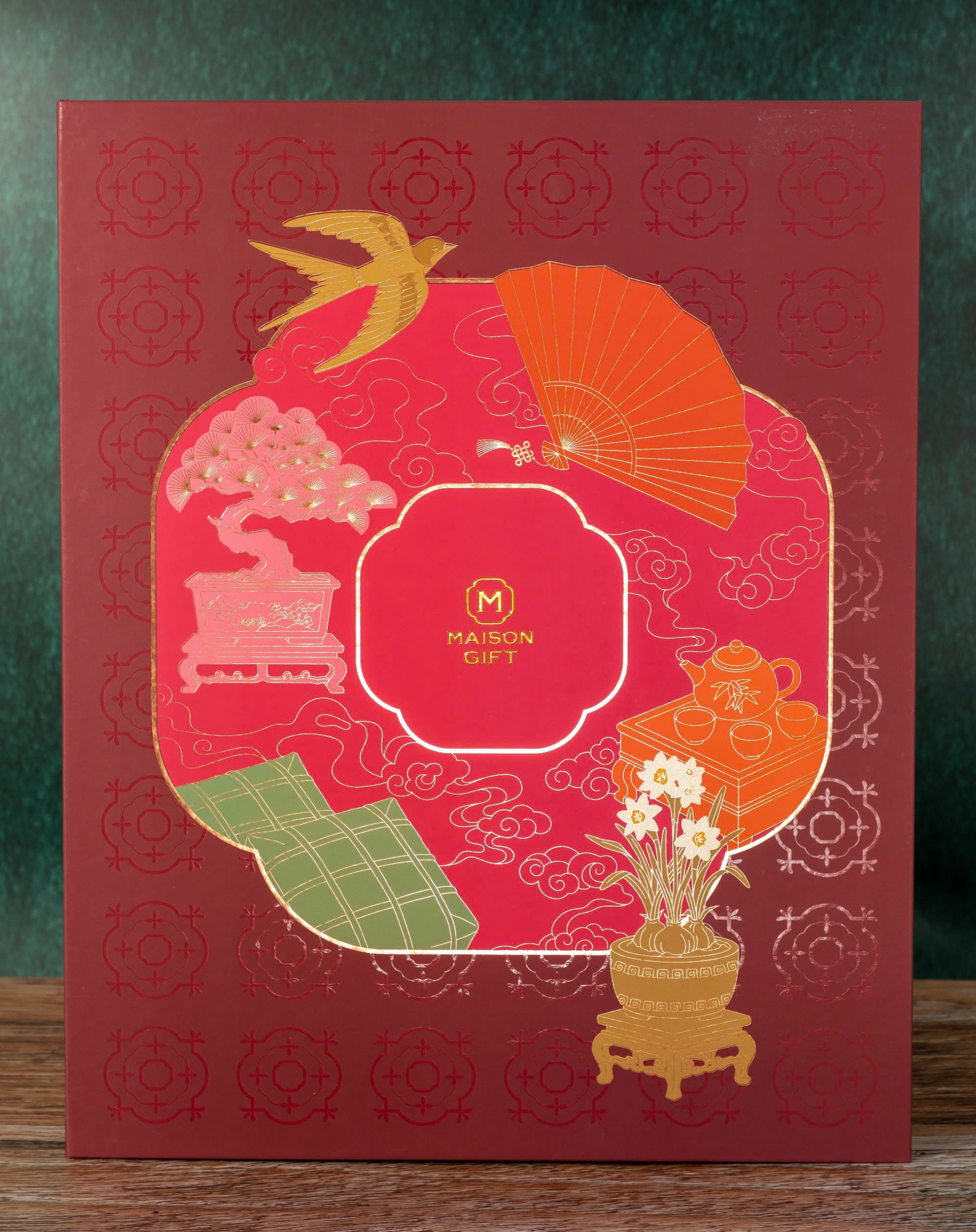 Maison Gift JSC thiết kế hộp quà với những họa tiết văn hóa truyền thống được cách điệu hiện đại, tinh tế