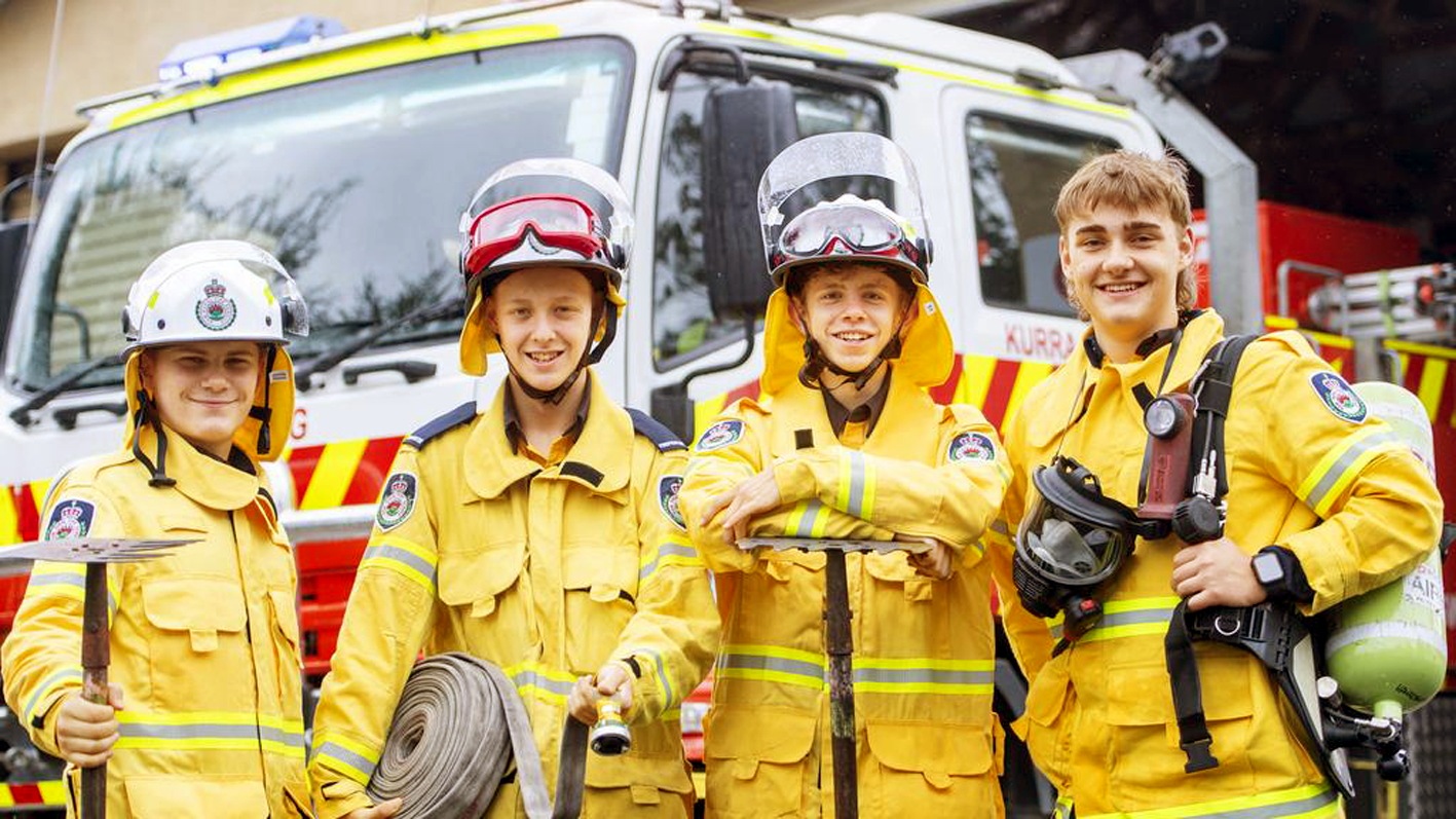Những thiếu niên này là thế hệ lính cứu hỏa tình nguyện tiếp theo  tại bang New South Wales, Úc - ẢNH: JEREMY PIPER (Kidsnews.com.au)