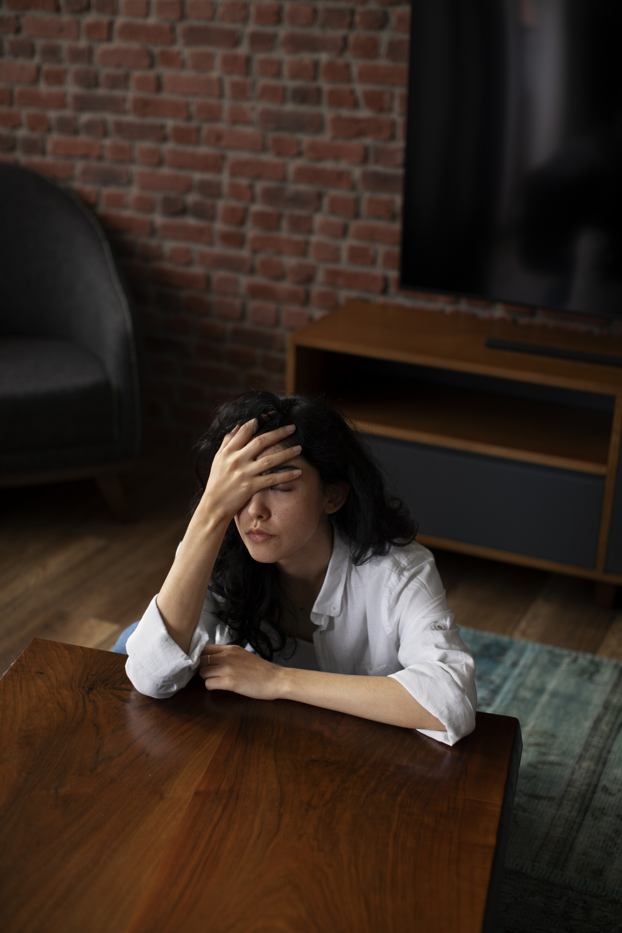 Tôi như lạc bước trong hoang mang: là tôi đã quá nhạy cảm, lo xa hay là lòng anh nay đã đổi khác?