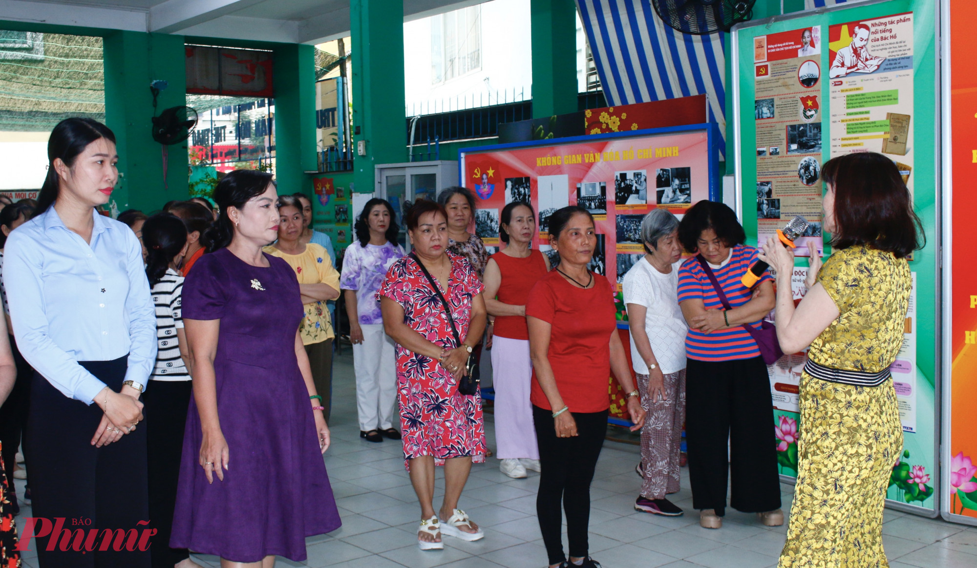 Bà Lê Thị Thanh Oanh – Chủ nhiệm CLB Khiêu vũ “Vũ điệu Khỏe đẹp”, đồng thời là giáo viên 