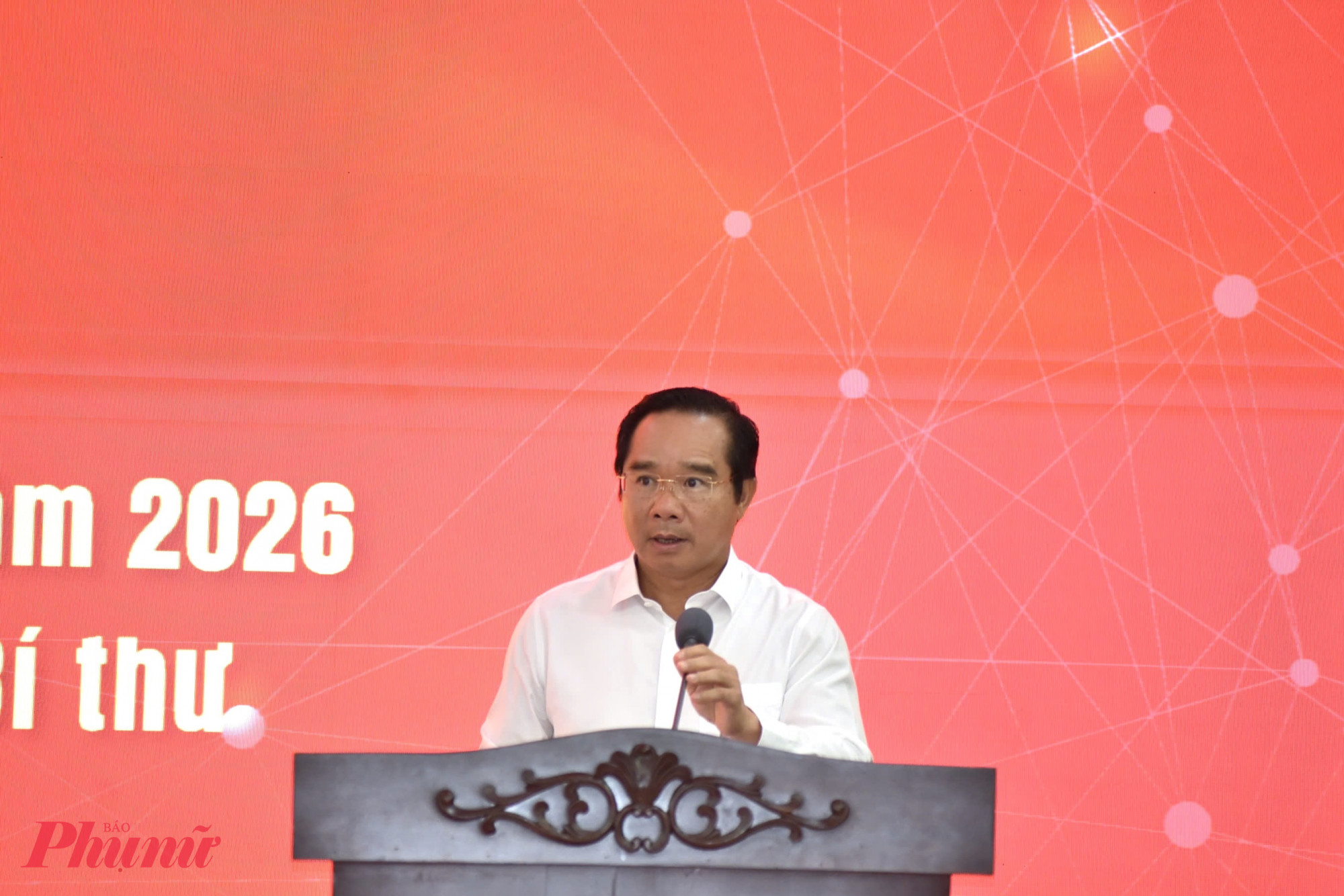 Bí thư Thành uỷ Trần Lưu Quang: Chậm chuyển đổi số là chậm so với xu thế phát triển của thế giới Ông Nguyễn Văn Được - Chủ tịch UBND TPHCM báo cáo tại hội nghị - Ảnh: Thanh Tâm