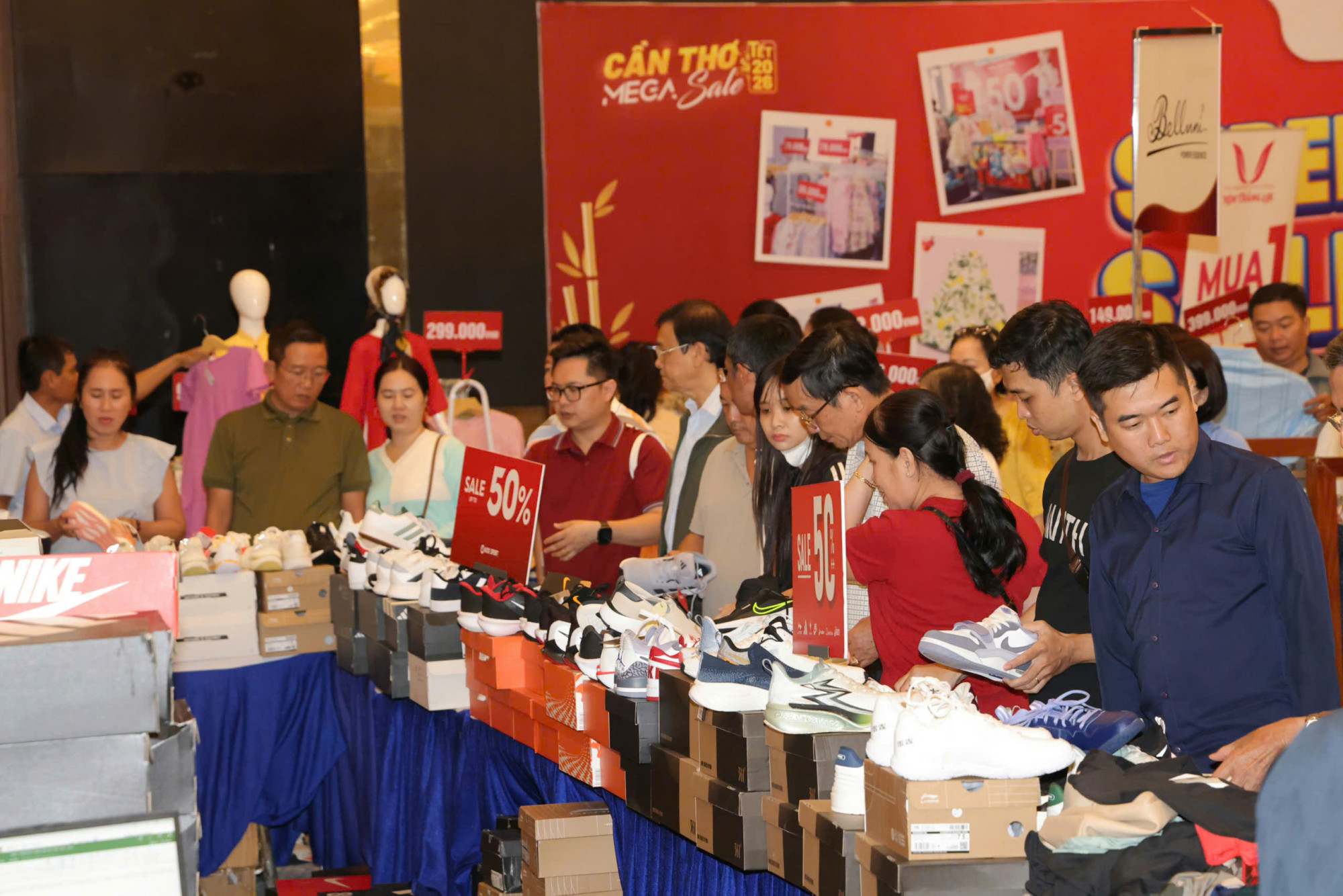 Nhiều mặt hàng ưu đãi được áp dụng từ 10% đến 80%,