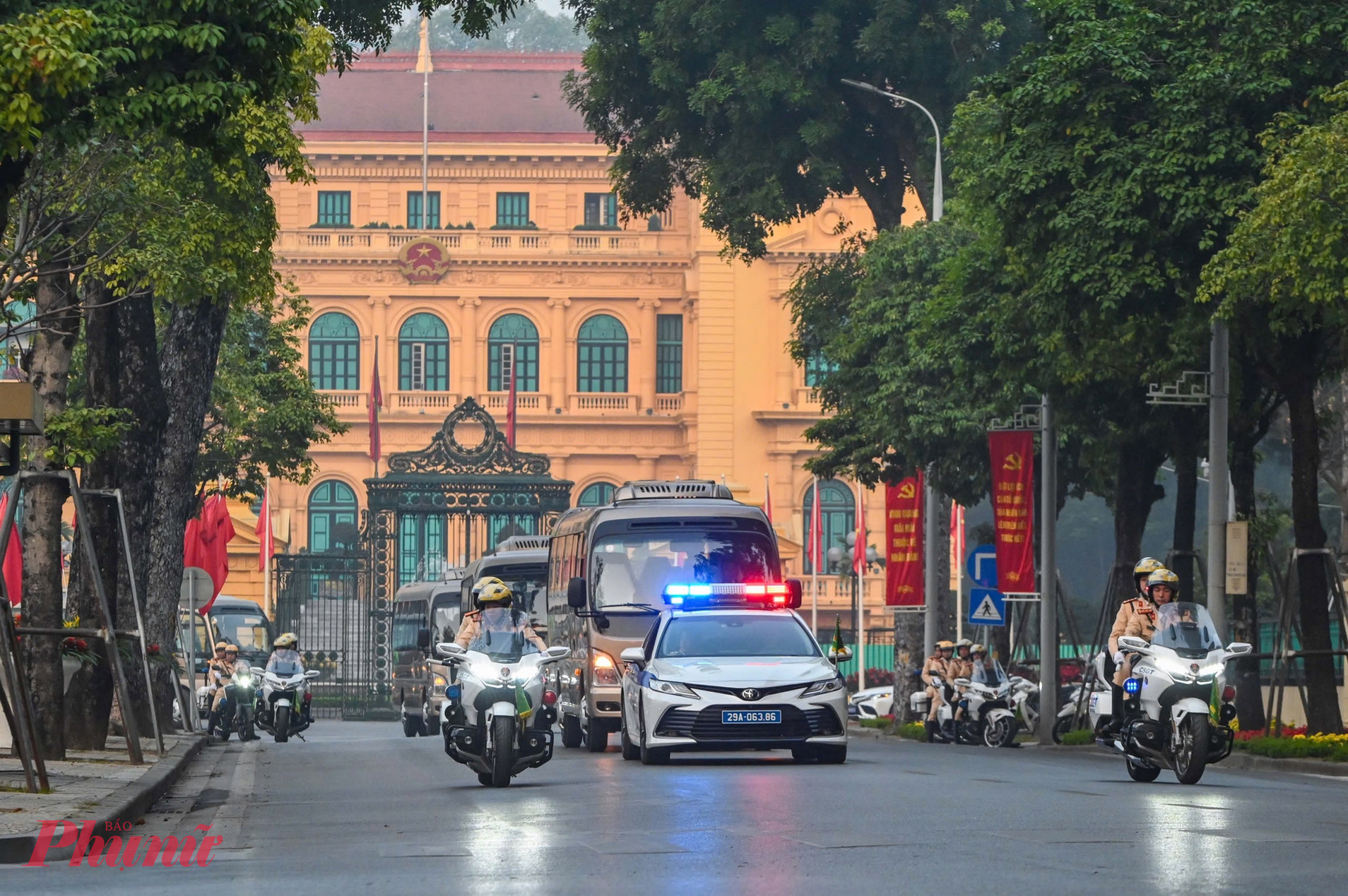 Dàn xe đặc chủng của lực lượng cảnh sát giao thông tham gia đưa đón đoàn đại biểu