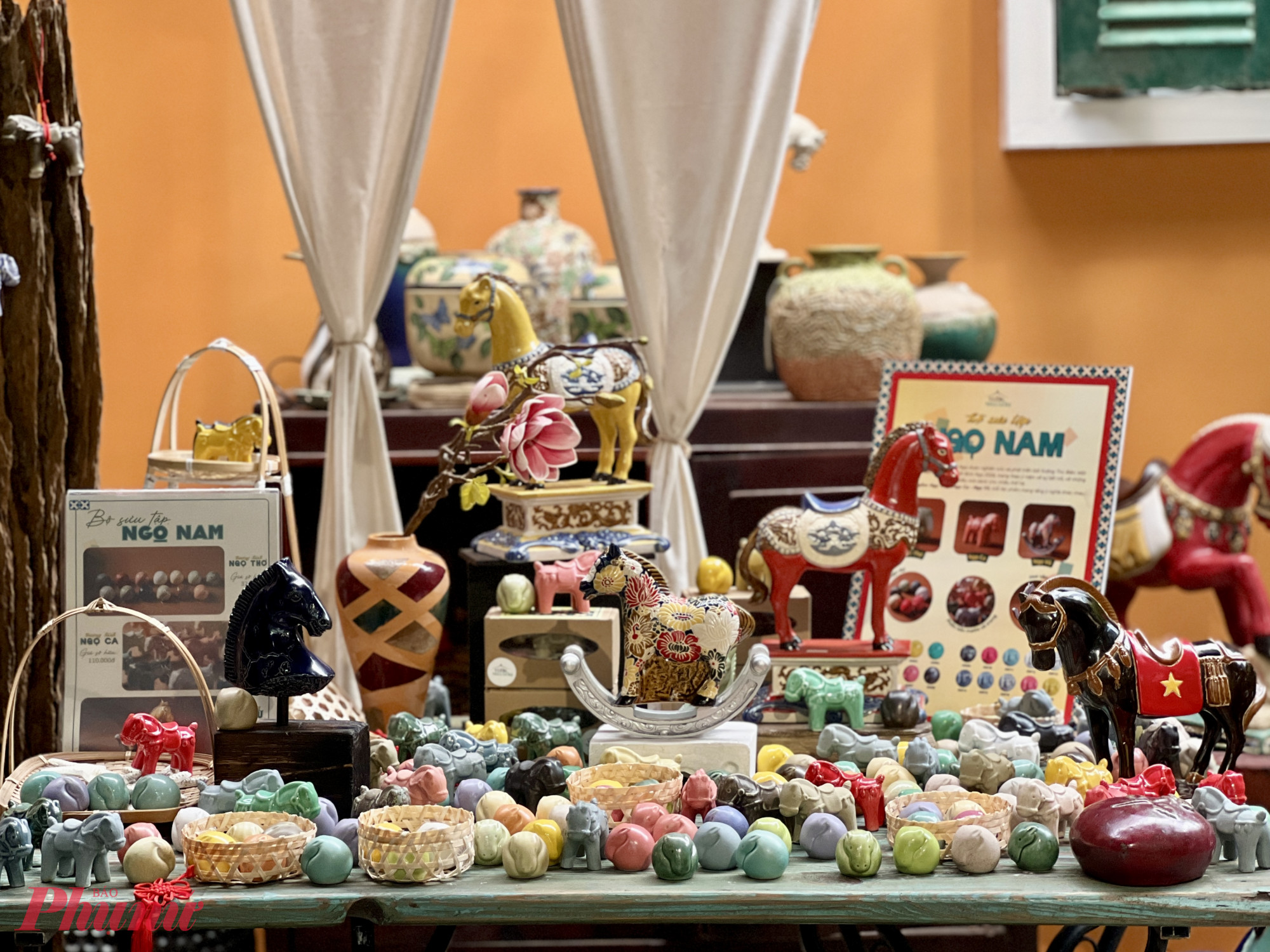  Dịp Tết năm nay, Vườn Nhà Gốm giới thiệu bộ sưu tập gốm chủ đề Ngựa, phù hợp làm quà biếu hoặc trang trí không gian ngày xuân.