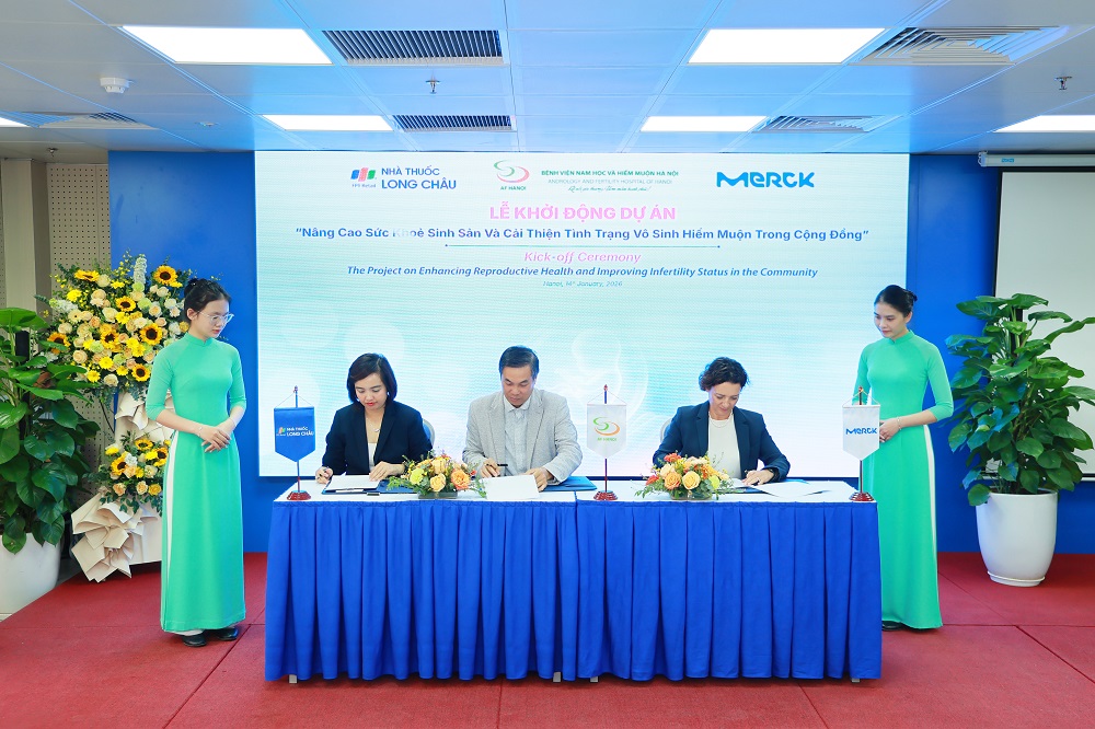 Long Châu cùng các đơn vị ký kết hợp tác nâng cao chăm sóc sức khỏe sinh sản, cải thiện hiếm muộn - Ảnh: FPT Long Châu