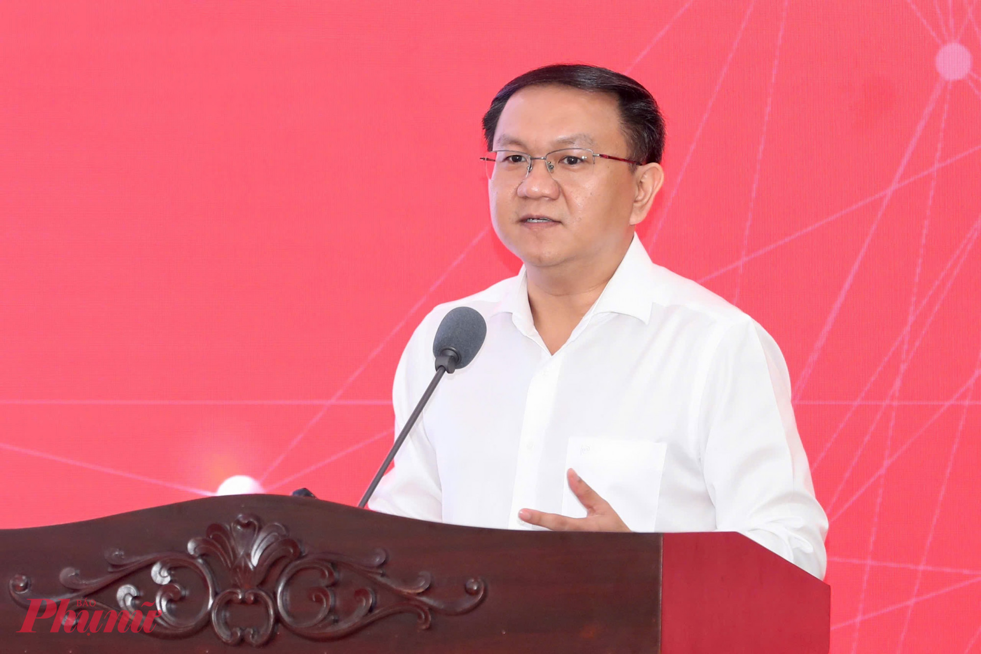 Bí thư Thành uỷ Trần Lưu Quang: Chậm chuyển đổi số là chậm so với xu thế phát triển của thế giới Ông Lâm Đình Thắng - Giám đốc Sở Khoa học và Công nghệ TPHCM tham luận tại hội nghị - Ảnh: Thanh Tâm