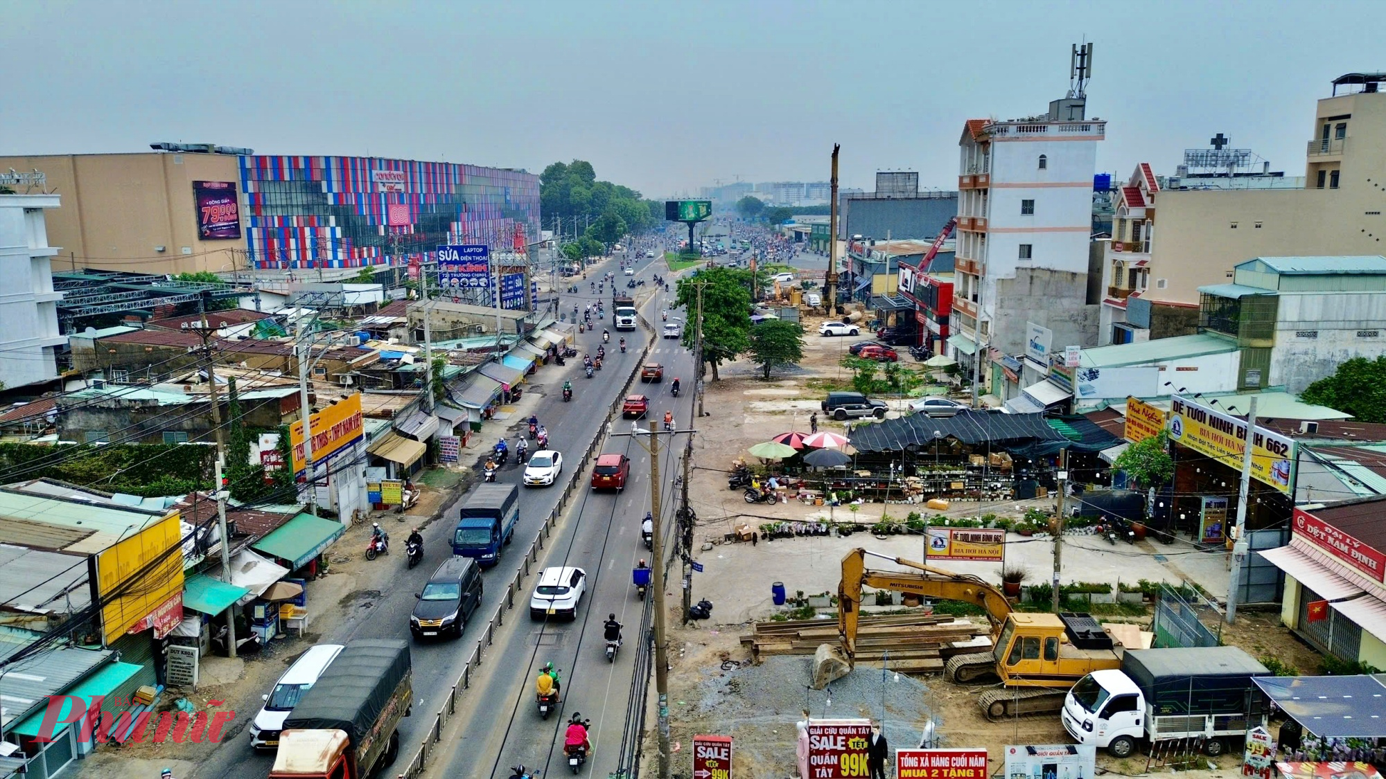 Song song với tuyến metro số 2, TPHCM sẽ nghiên cứu các giải pháp quy hoạch, đầu tư nhằm cải tạo, chỉnh trang và phát triển đô thị, lấy các điểm kết nối giao thông đường sắt đô thị làm trung tâm tập trung dân cư, thương mại, văn phòng trong phạm vi đi bộ.