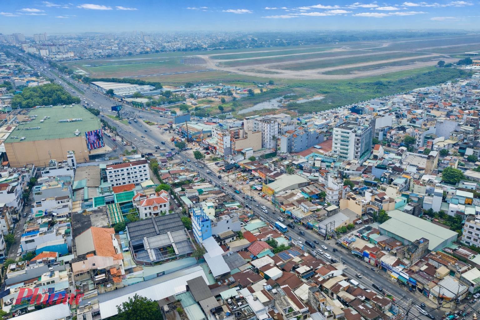 Tuyến metro số 2 đi ngang khu vực sân bay Tân Sơn Nhất, tạo thuận lợi cho hành khách đi sân bay trong tương lai.