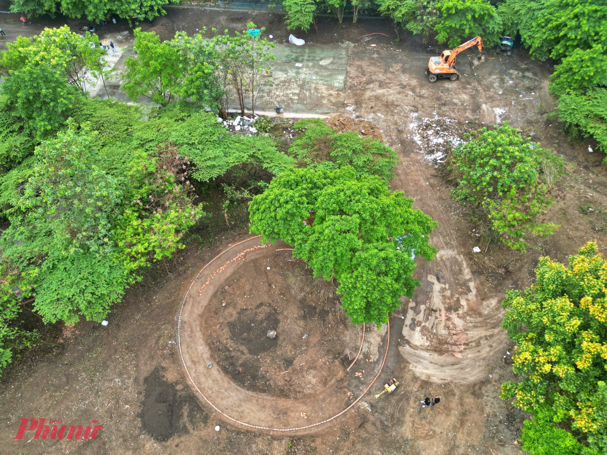 Theo kế hoạch, toàn bộ khuôn viên bên trong sẽ được tổng vệ sinh, chỉnh trang, đồng thời cải tạo hệ thống vỉa hè xung quanh các tuyến đường giáp ranh, tạo không gian sạch sẽ, thoáng đãng cho người dân đi dạo, tập thể dục và sinh hoạt cộng đồng trong thời gian tới, đặc biệt là dịp Tết Bính Ngọ 2026