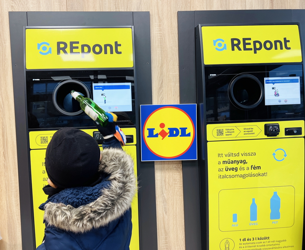 Ở Hungary, những máy thu gom vỏ lon, vỏ chai tự động rất dễ sử dụng đối với cả người lớn lẫn trẻ em