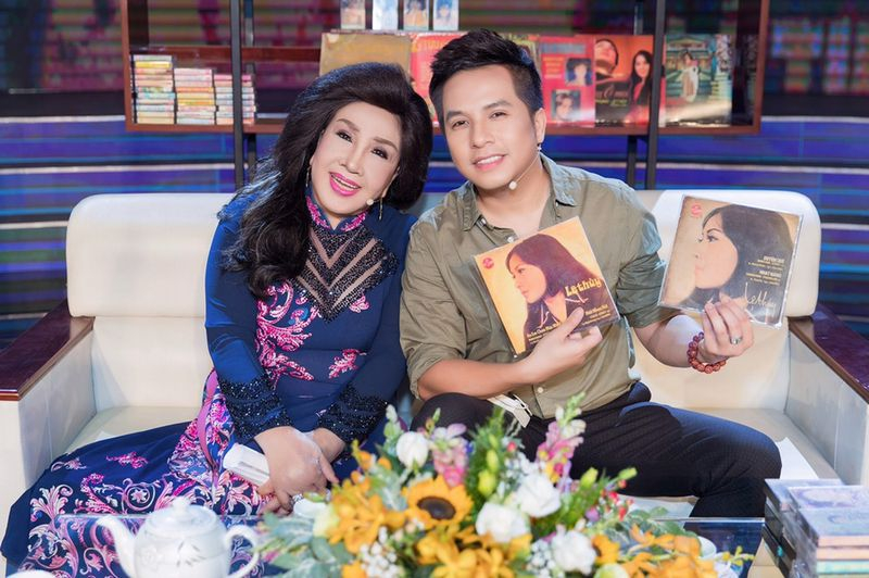 Ca sĩ Đình Trí hiện hỗ trợ mẹ