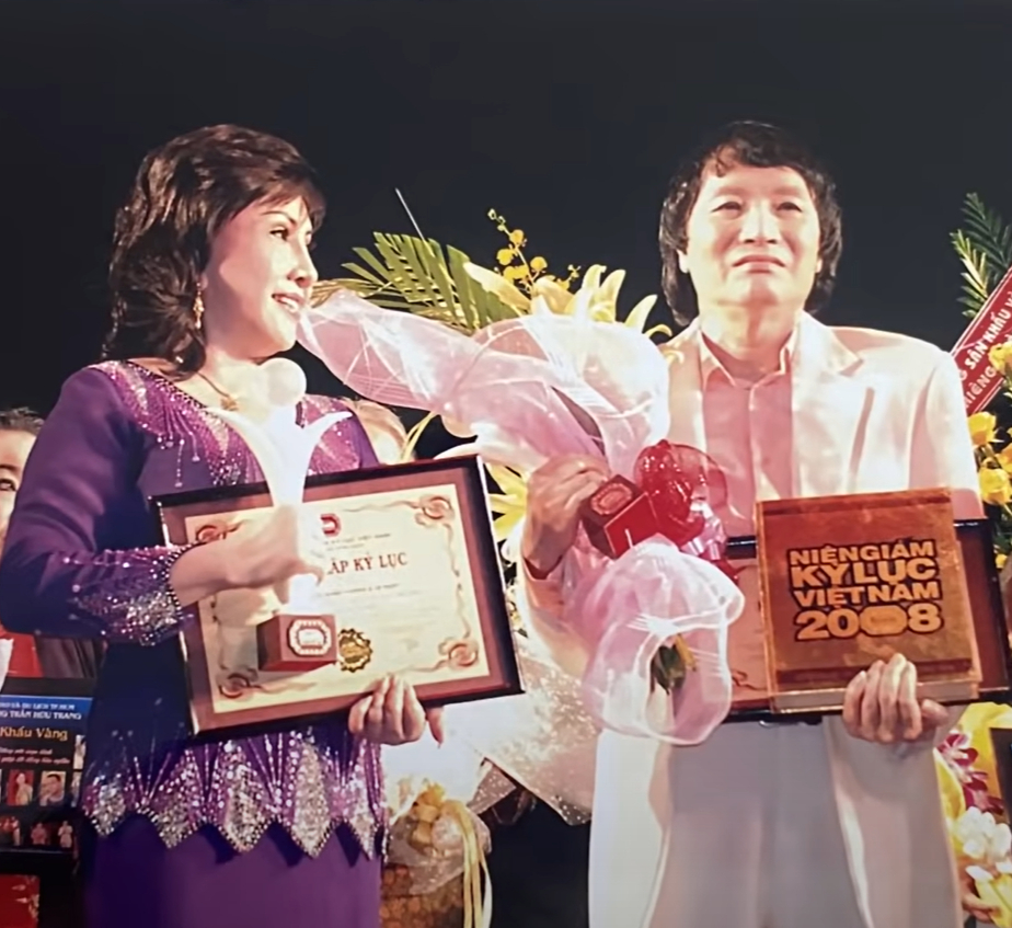 Cũng trên sân khấu Sân khấu Vàng, Minh Vương và Lệ Thủy đã xác lập kỷ lục Guiness là Đôi nghệ sĩ cải lương đóng chung với nhau lâu năm và ăn ý nhất vào năm 2008.