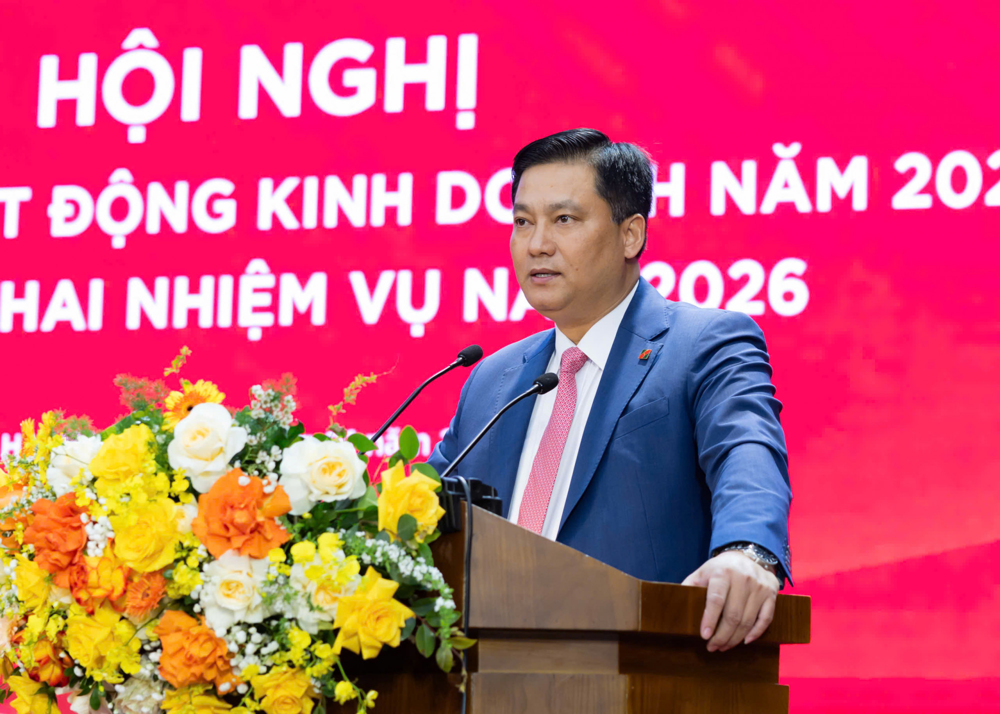 Ông Phạm Toàn Vượng - Phó bí thư Đảng ủy, Thành viên HĐTV, Tổng giám đốc phát biểu và điều hành phần trình bày tham luận tại Hội nghị - Ảnh: Agribank