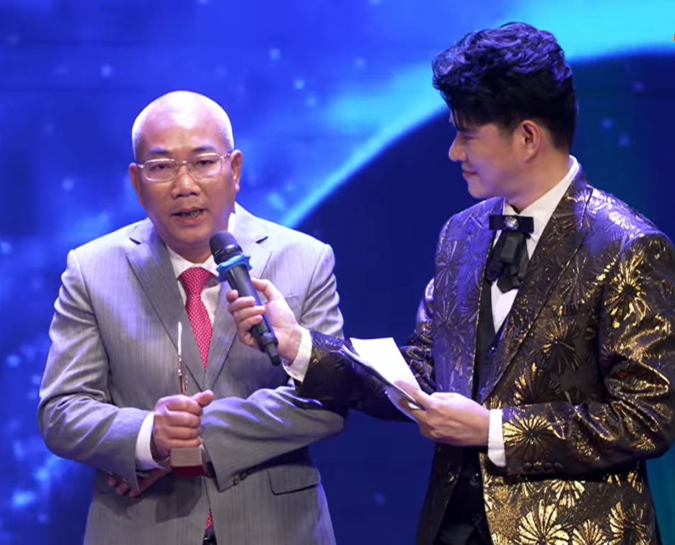 Đạo diễn - NSƯT Nguyễn Danh Dũng (phim Không thời gian) phát biểu sau khi nhận giải Cánh diều vàng Phim truyền hình xuất sắc 