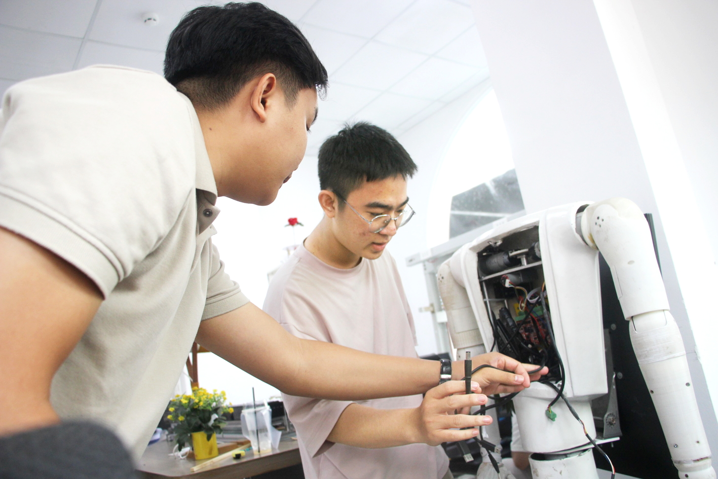 Sinh viên Đại học Kinh tế TPHCM theo học ngành trí tuệ nhân tạo