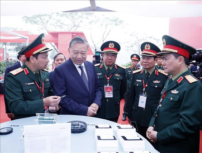 Tổng Bí thư Tô Lâm thăm khu trưng bày tại lễ khởi công. Ảnh: Thống Nhất/TTXVN